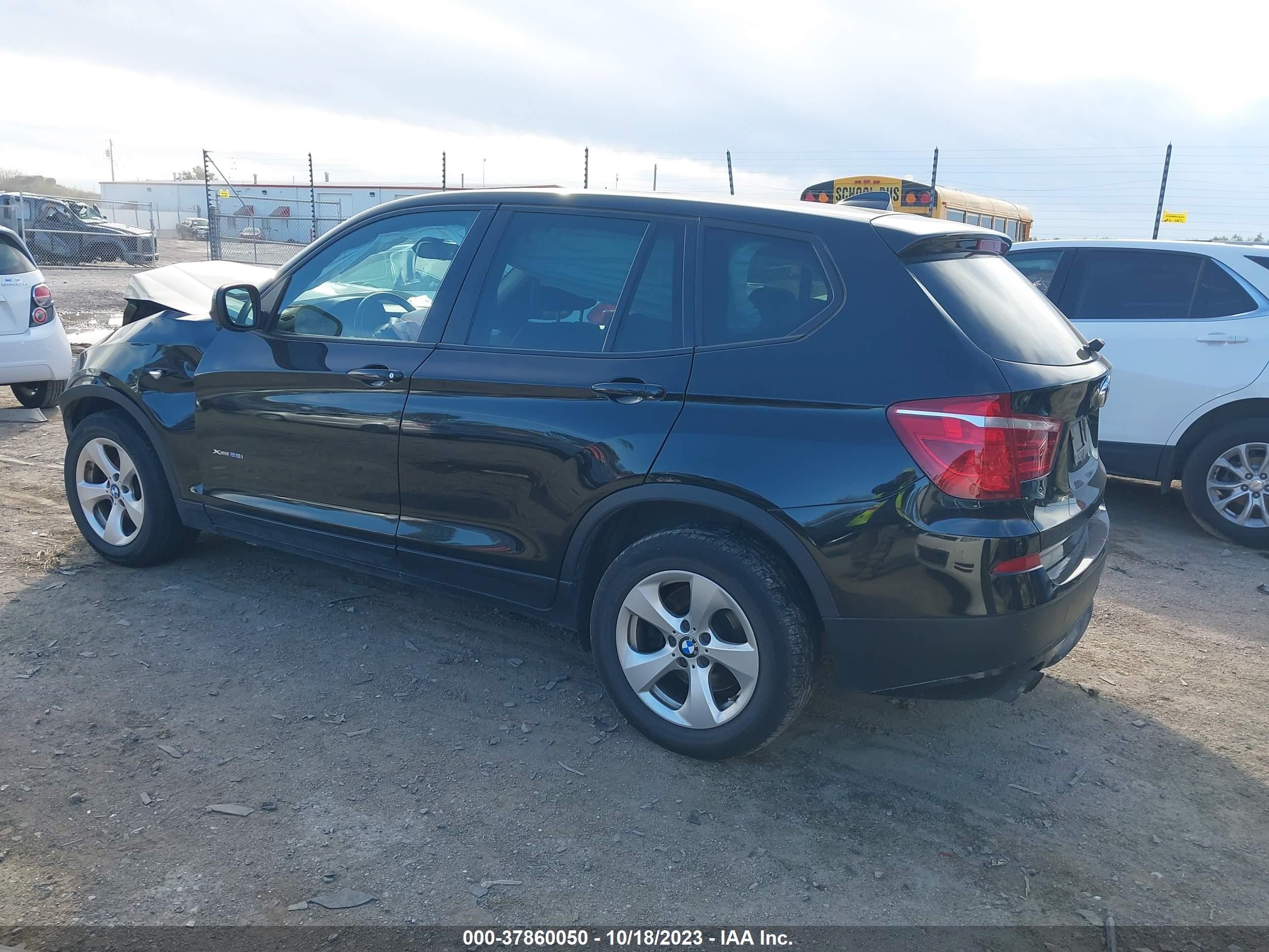 Photo 2 VIN: 5UXWX5C52CL725675 - BMW X3 