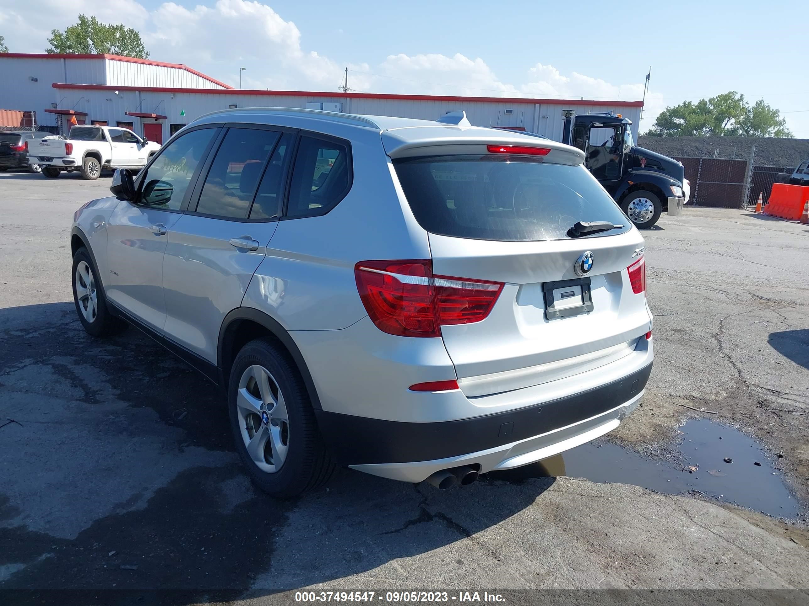 Photo 2 VIN: 5UXWX5C53CL724230 - BMW X3 