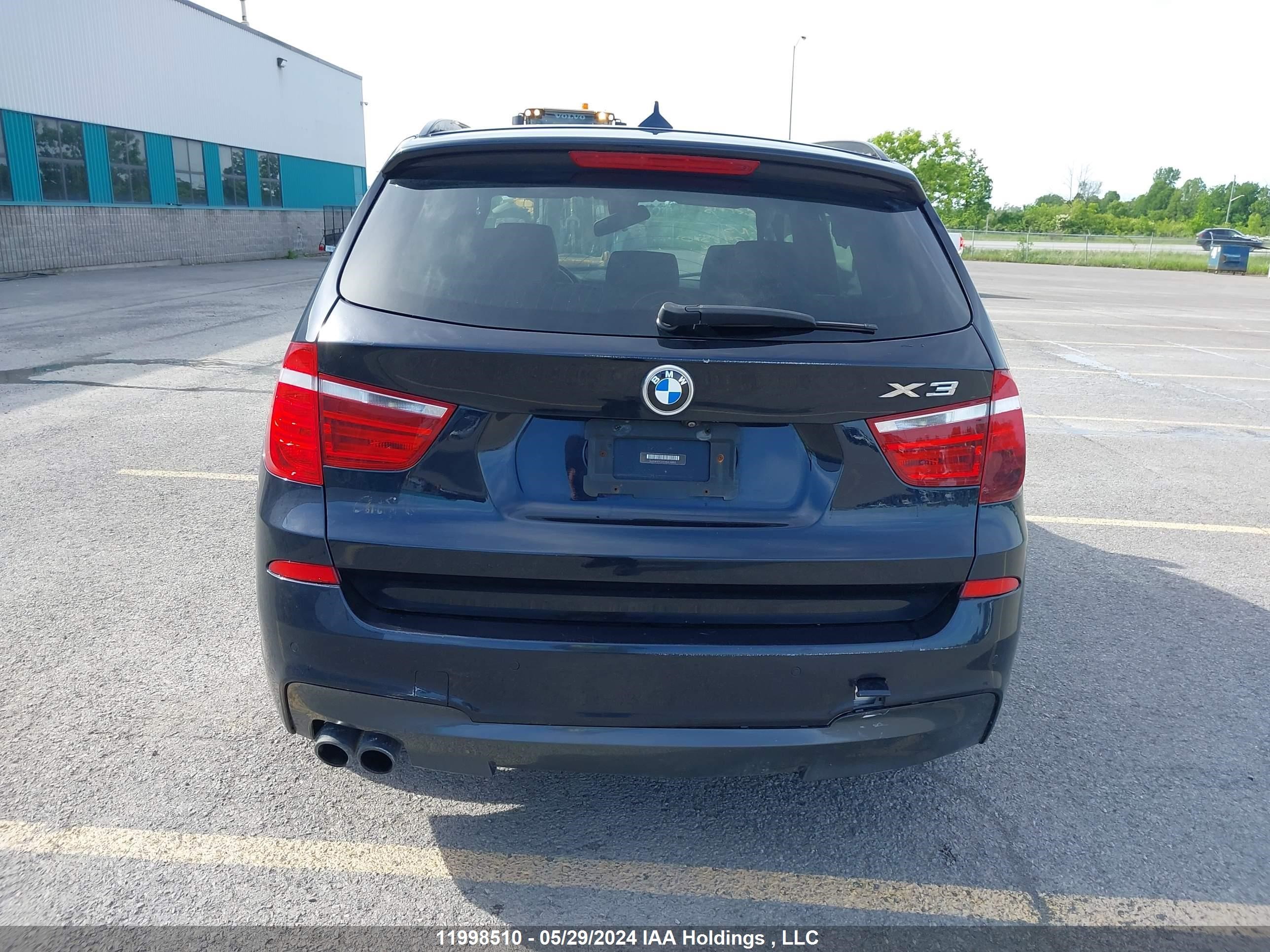 Photo 15 VIN: 5UXWX7C3XH0W40053 - BMW X3 