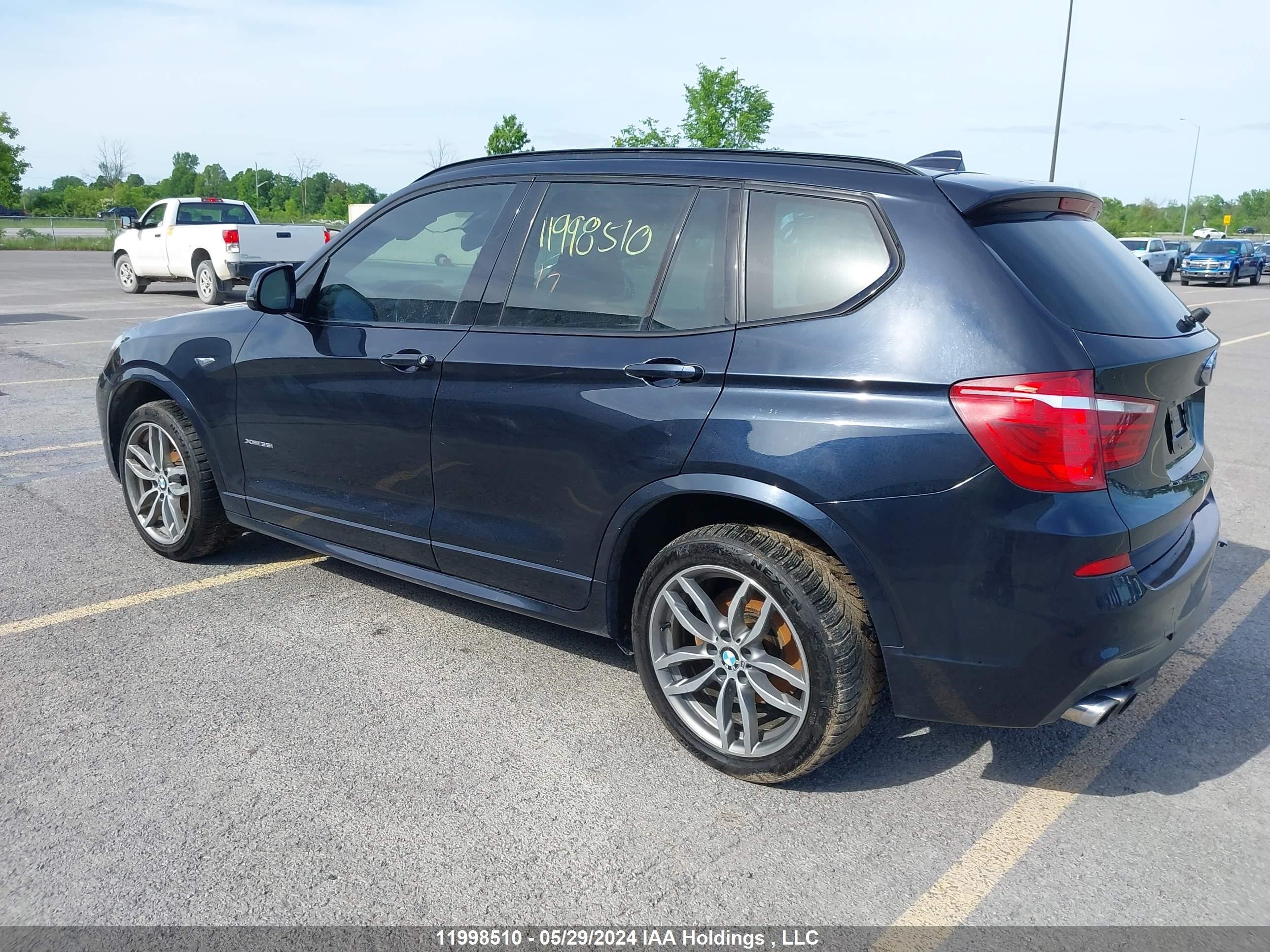 Photo 2 VIN: 5UXWX7C3XH0W40053 - BMW X3 