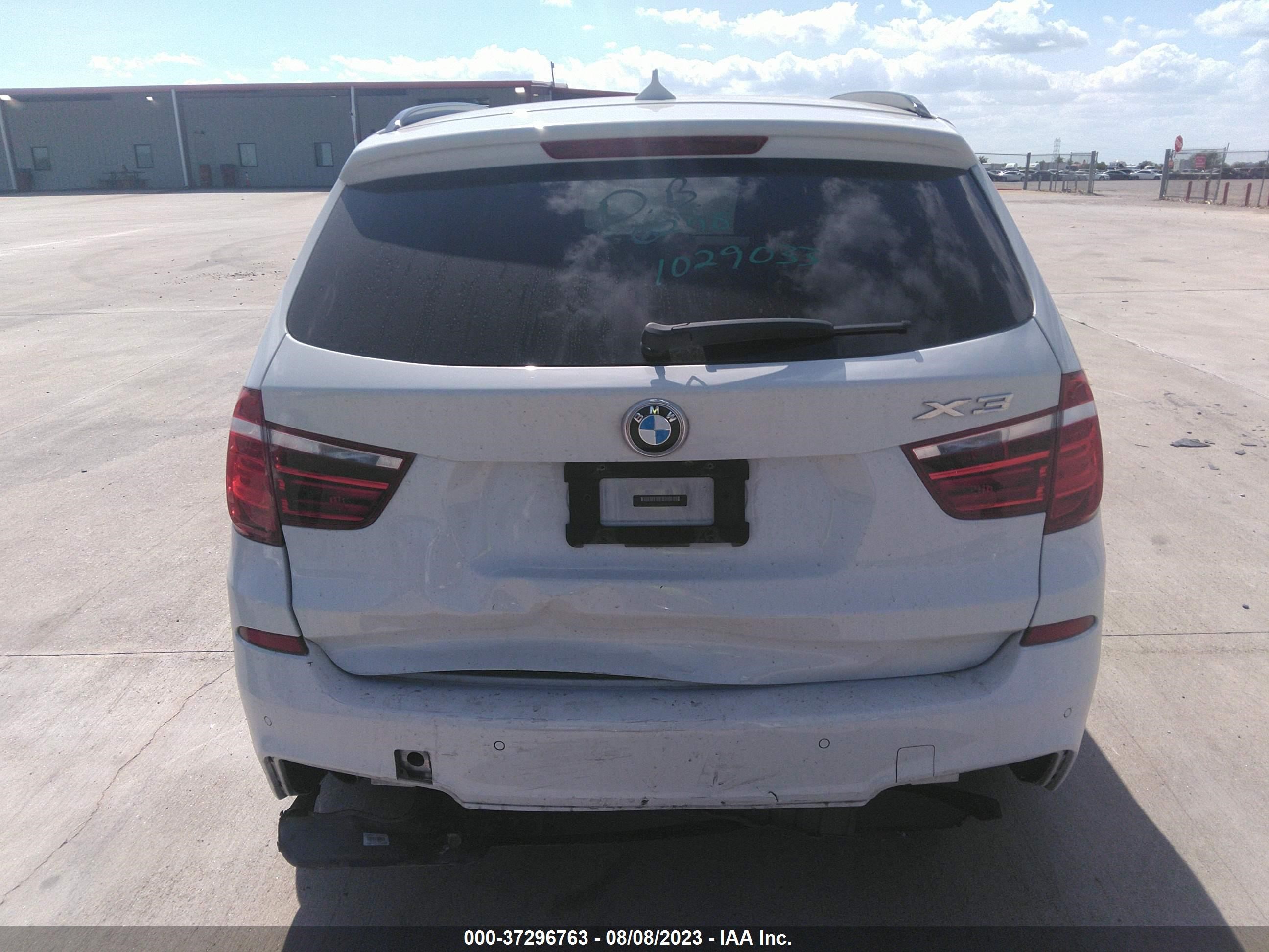 Photo 15 VIN: 5UXWX7C50F0K35737 - BMW X3 