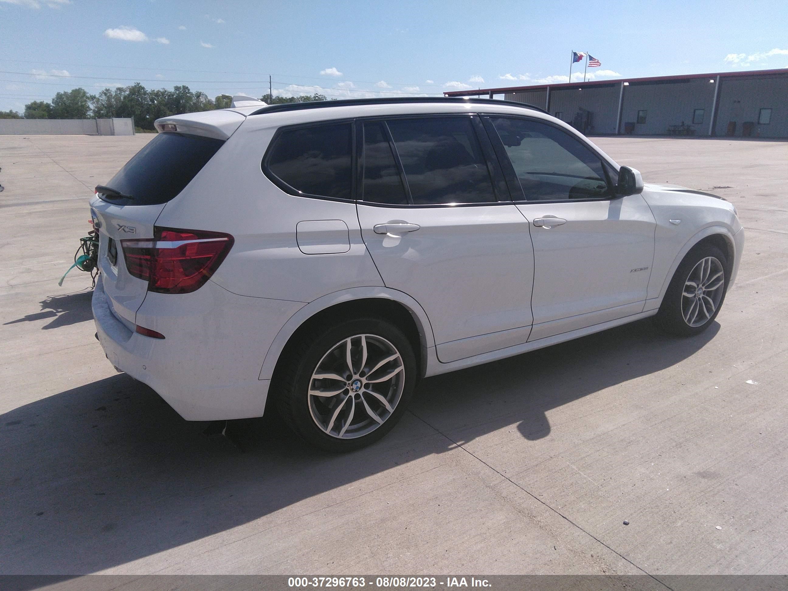 Photo 3 VIN: 5UXWX7C50F0K35737 - BMW X3 