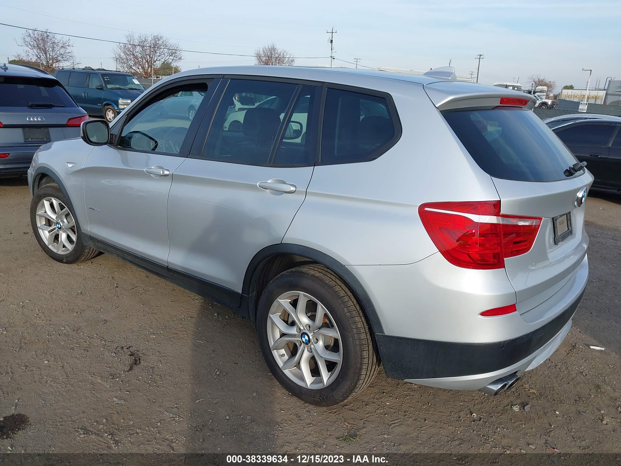 Photo 2 VIN: 5UXWX7C53E0E82140 - BMW X3 