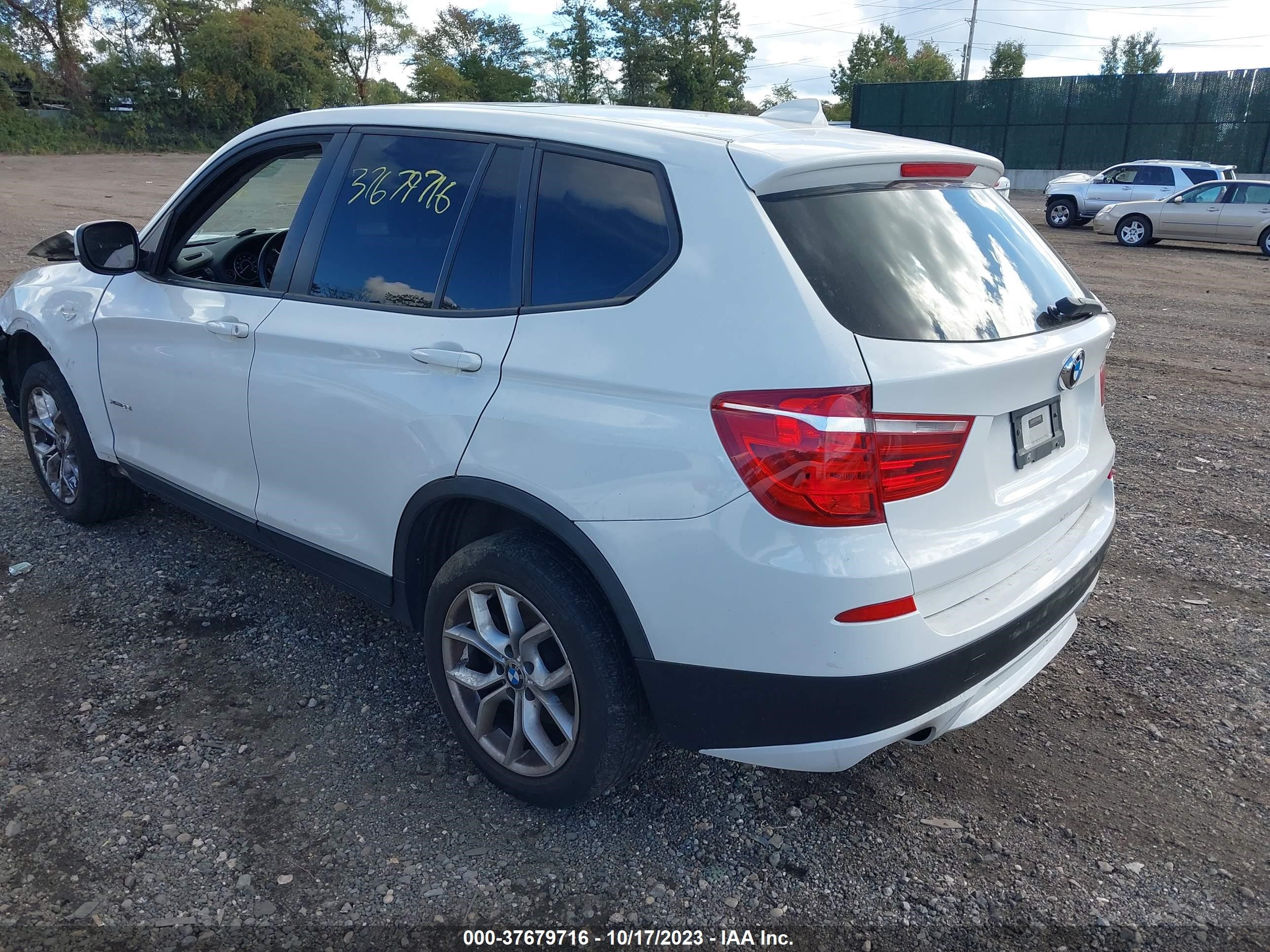 Photo 2 VIN: 5UXWX7C56DL983131 - BMW X3 