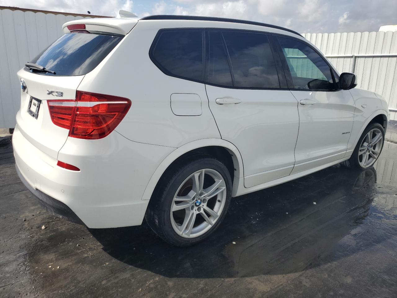 Photo 2 VIN: 5UXWX7C58DL983325 - BMW X3 