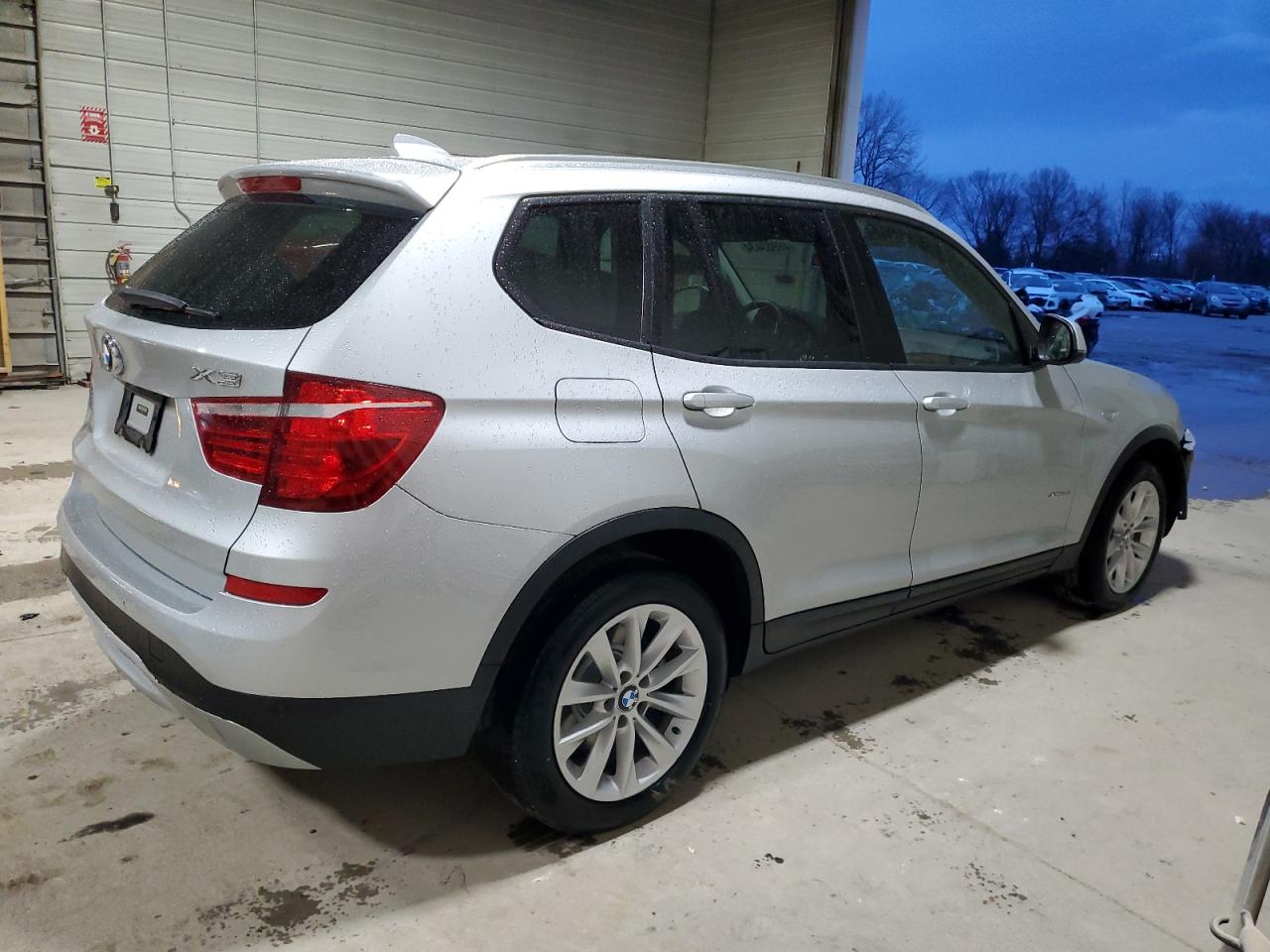 Photo 2 VIN: 5UXWX9C50G0D84343 - BMW X3 