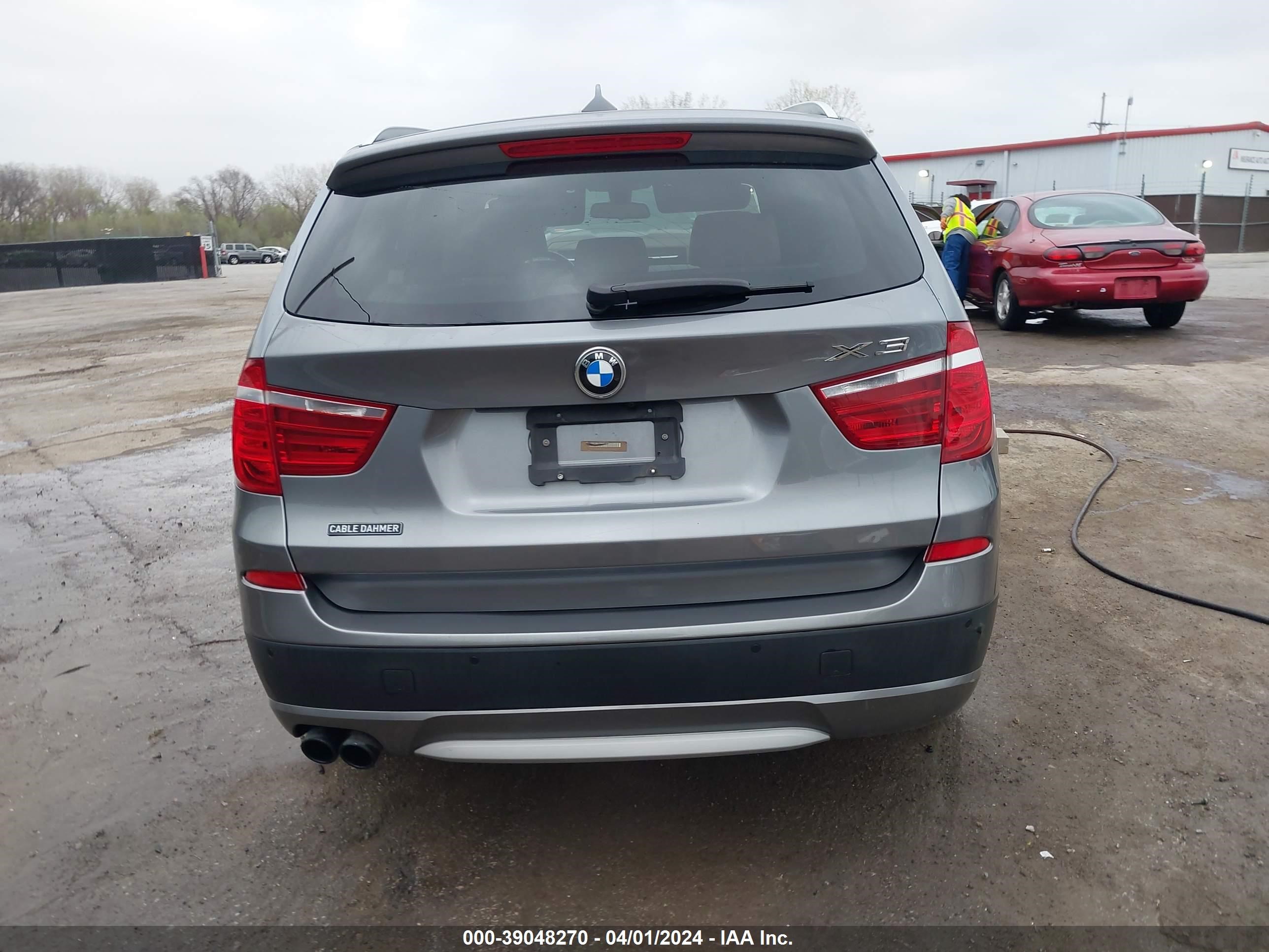 Photo 16 VIN: 5UXWX9C51D0A20685 - BMW X3 