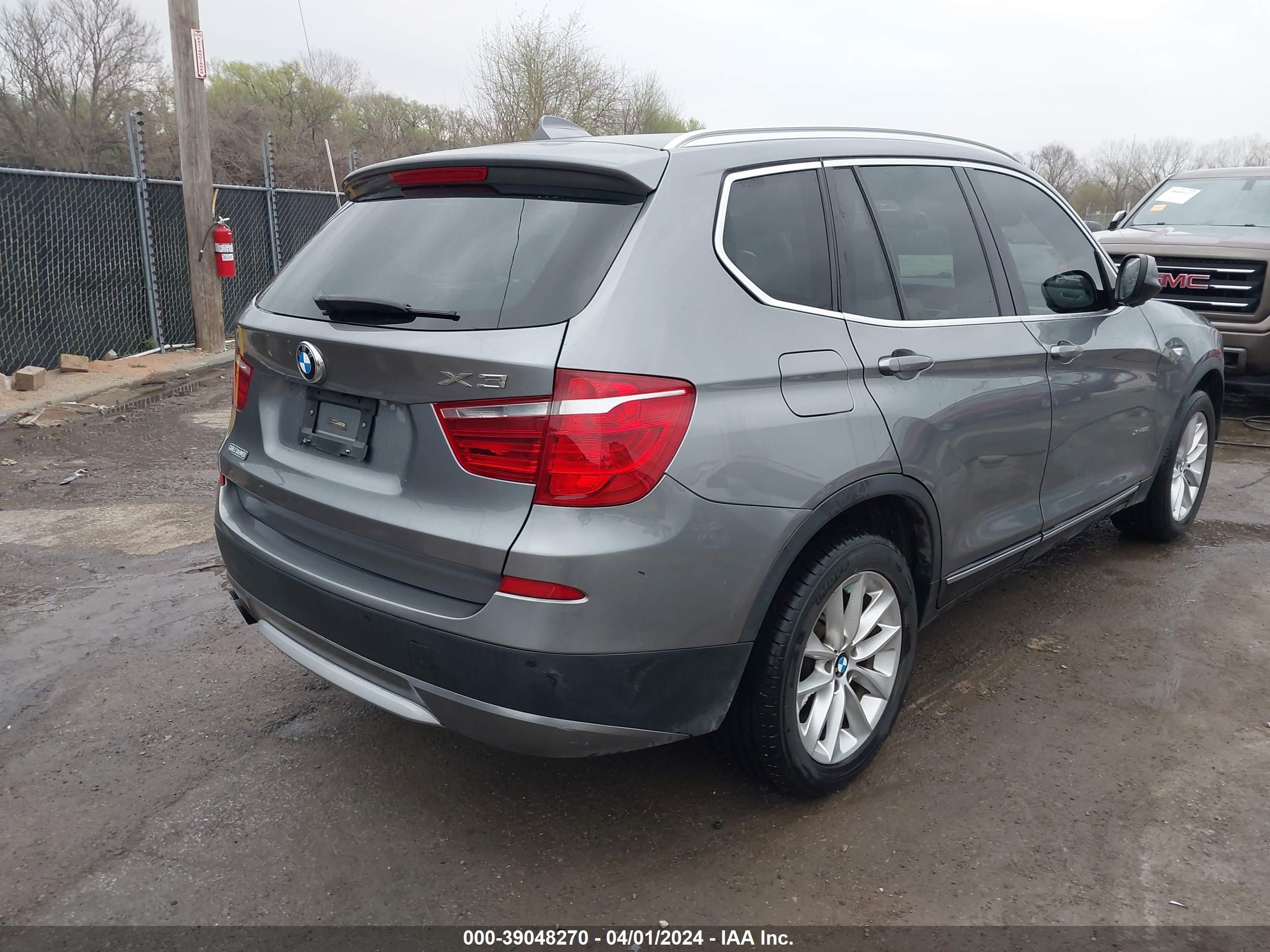 Photo 3 VIN: 5UXWX9C51D0A20685 - BMW X3 