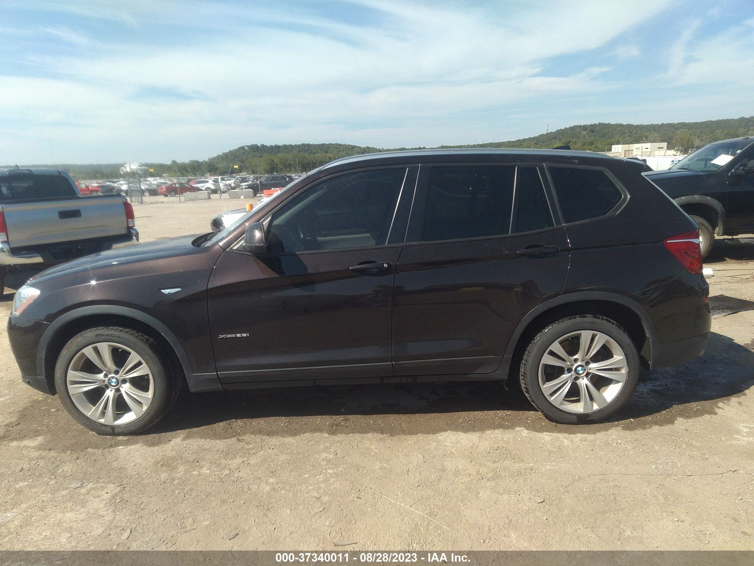 Photo 13 VIN: 5UXWX9C51F0D51303 - BMW X3 