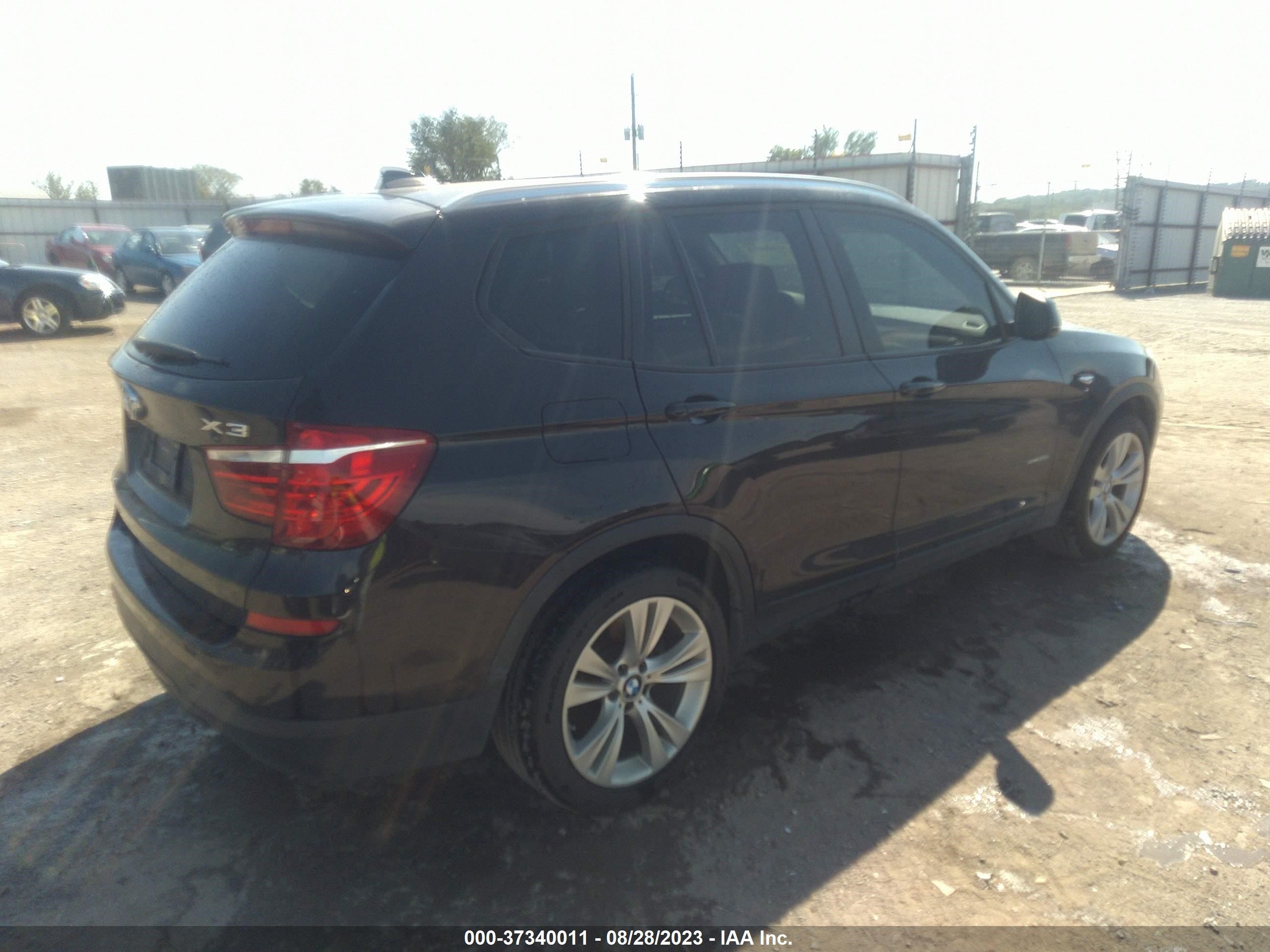 Photo 3 VIN: 5UXWX9C51F0D51303 - BMW X3 