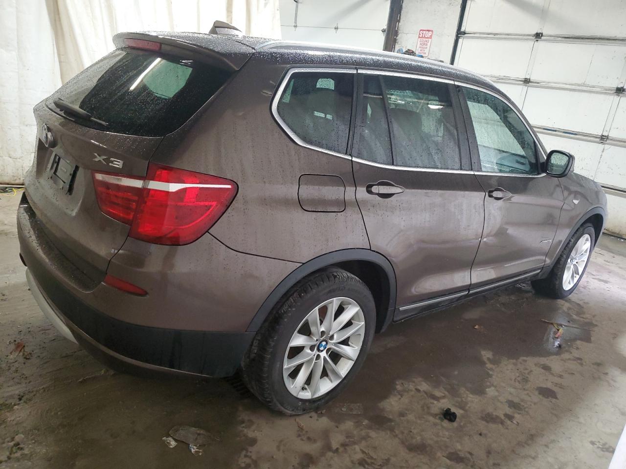 Photo 2 VIN: 5UXWX9C53D0A18520 - BMW X3 