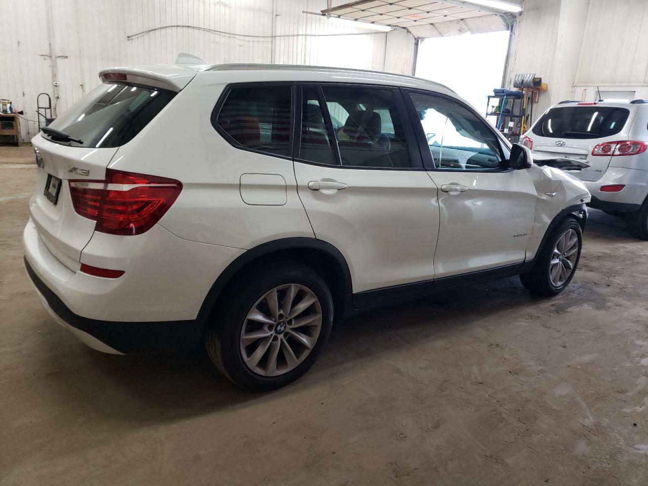 Photo 2 VIN: 5UXWX9C53F0D51366 - BMW X3 