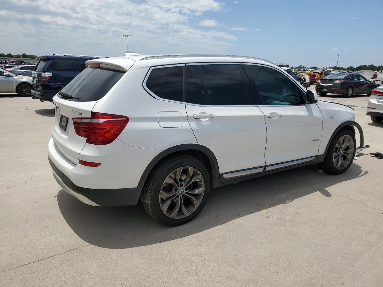 Photo 2 VIN: 5UXWX9C53G0D85034 - BMW X3 