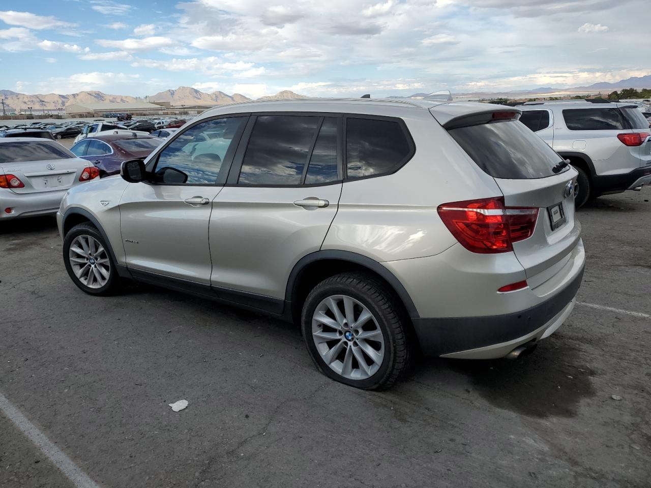 Photo 1 VIN: 5UXWX9C54D0A21653 - BMW X3 