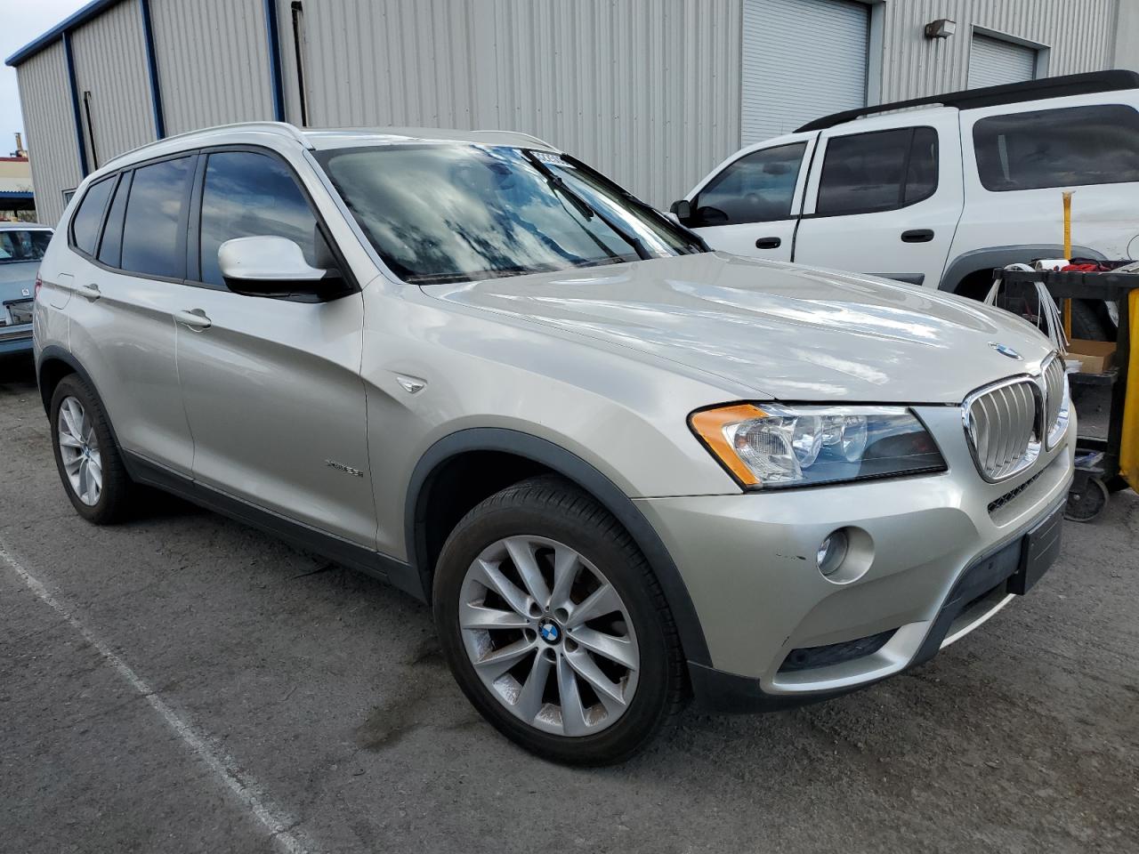 Photo 3 VIN: 5UXWX9C54D0A21653 - BMW X3 