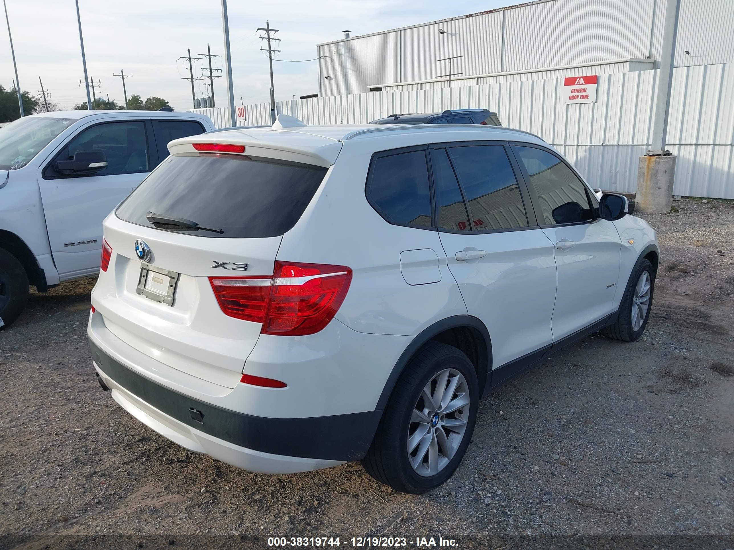 Photo 3 VIN: 5UXWX9C54D0A22057 - BMW X3 