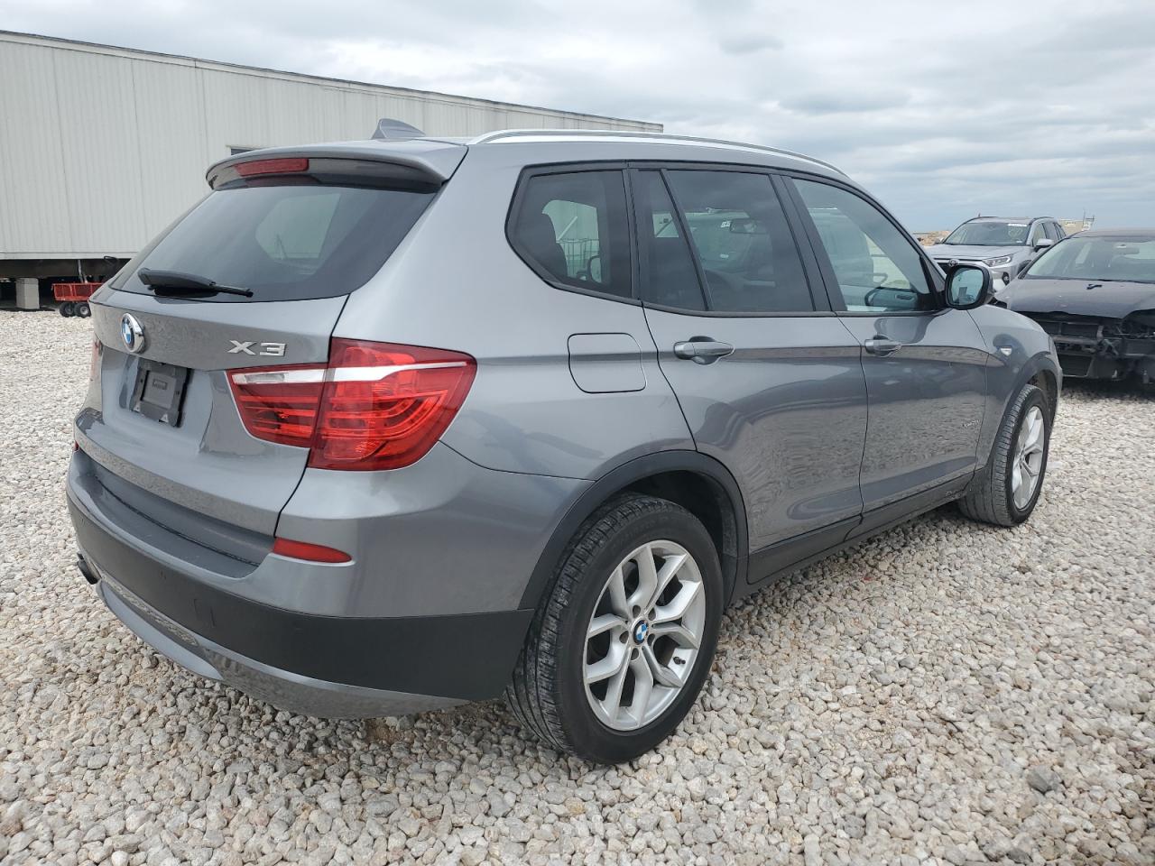 Photo 2 VIN: 5UXWX9C54D0D01671 - BMW X3 