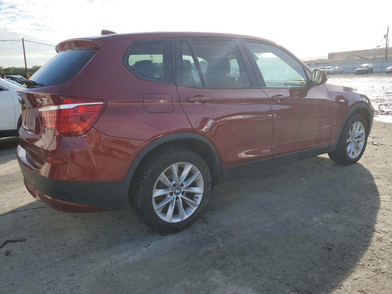 Photo 2 VIN: 5UXWX9C54E0D20447 - BMW X3 