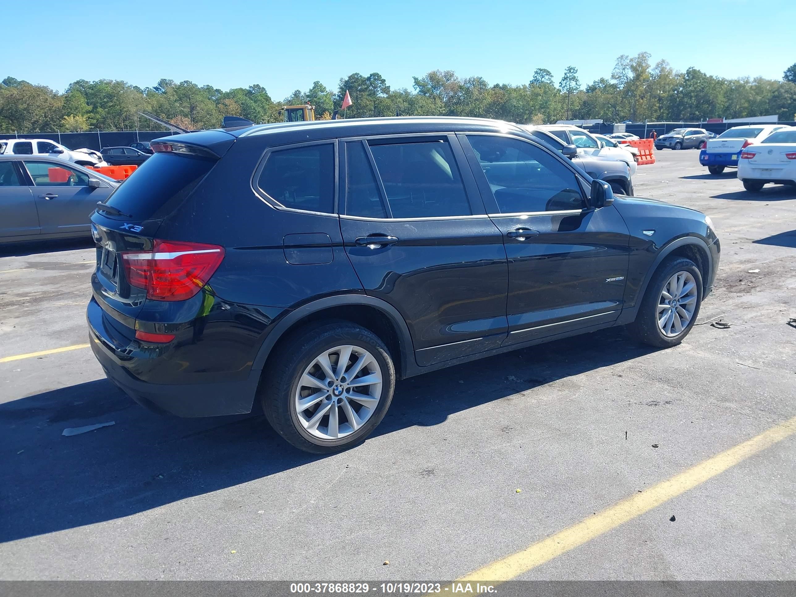 Photo 3 VIN: 5UXWX9C56F0D56514 - BMW X3 