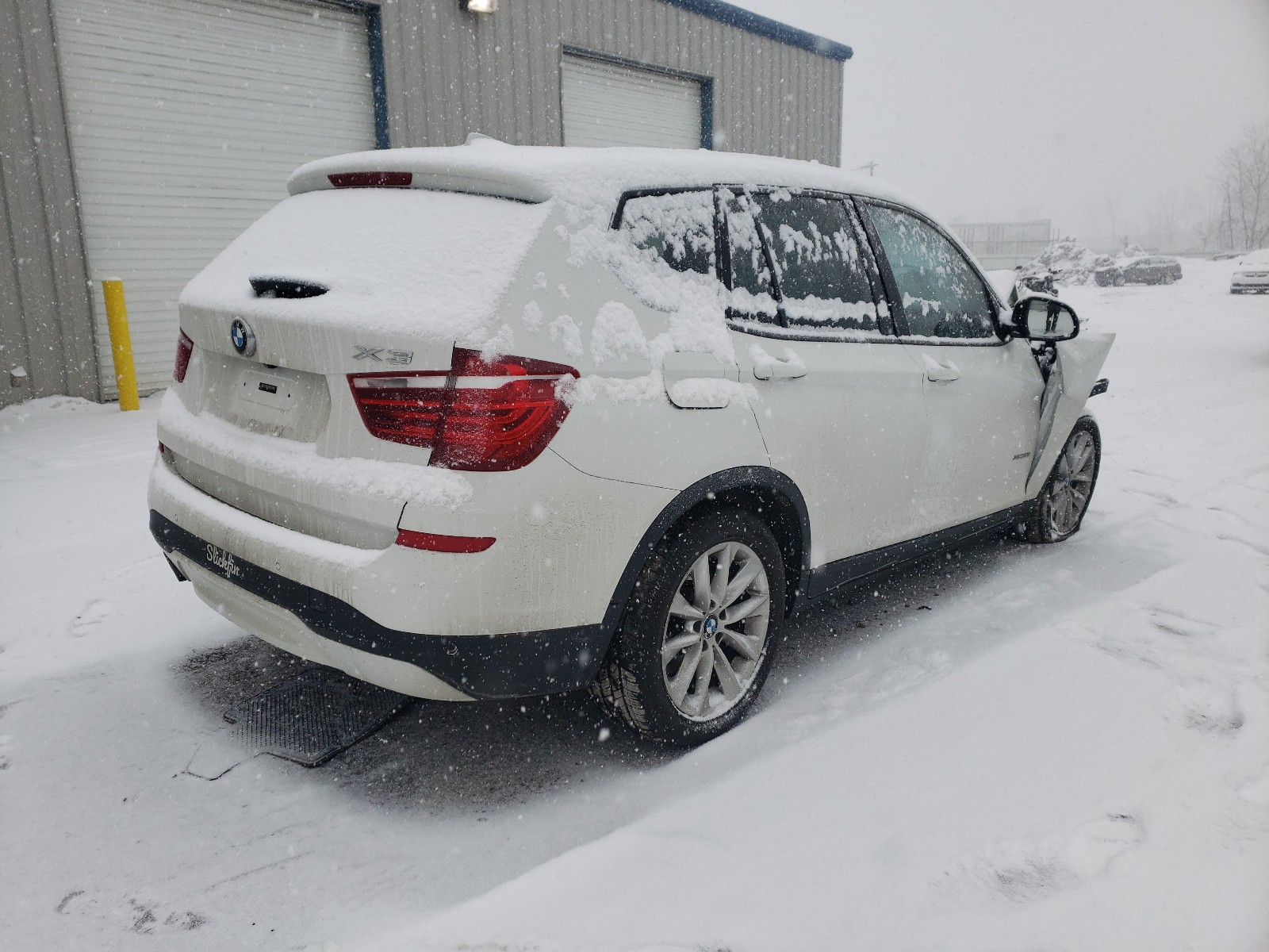 Photo 3 VIN: 5UXWX9C57F0D47725 - BMW X3 XDRIVE2 