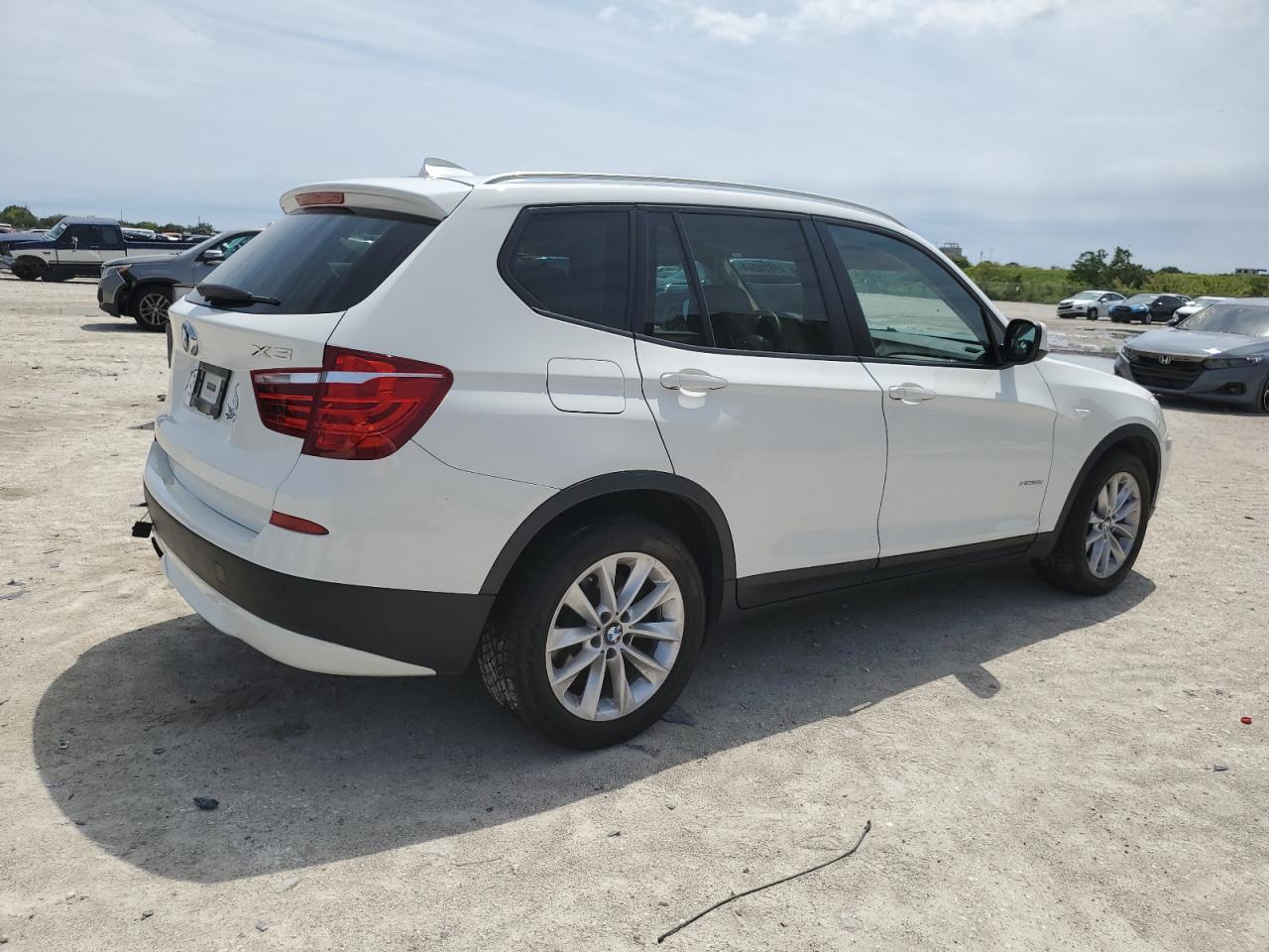 Photo 2 VIN: 5UXWX9C58D0A22031 - BMW X3 