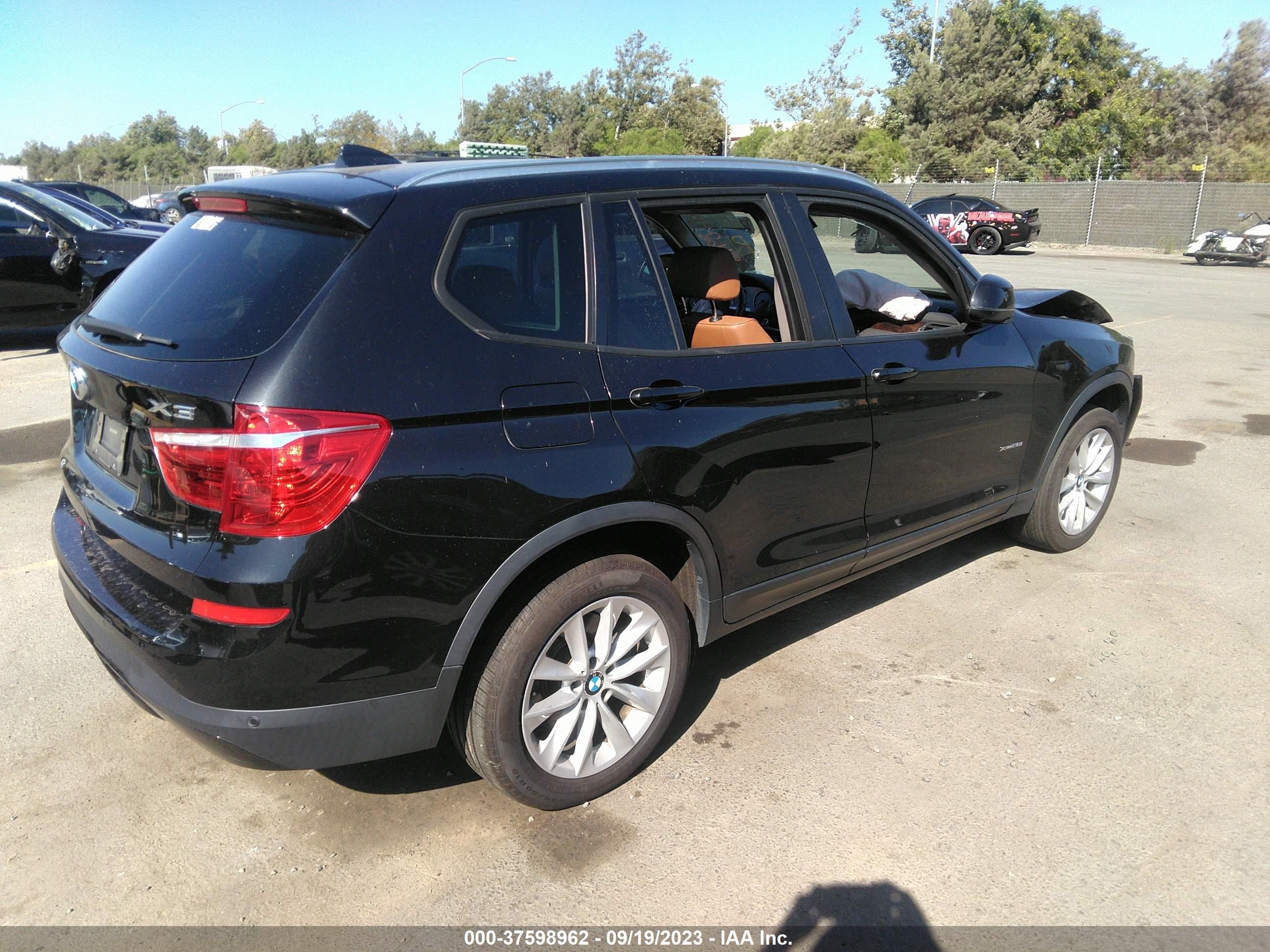 Photo 3 VIN: 5UXWX9C58F0D45675 - BMW X3 