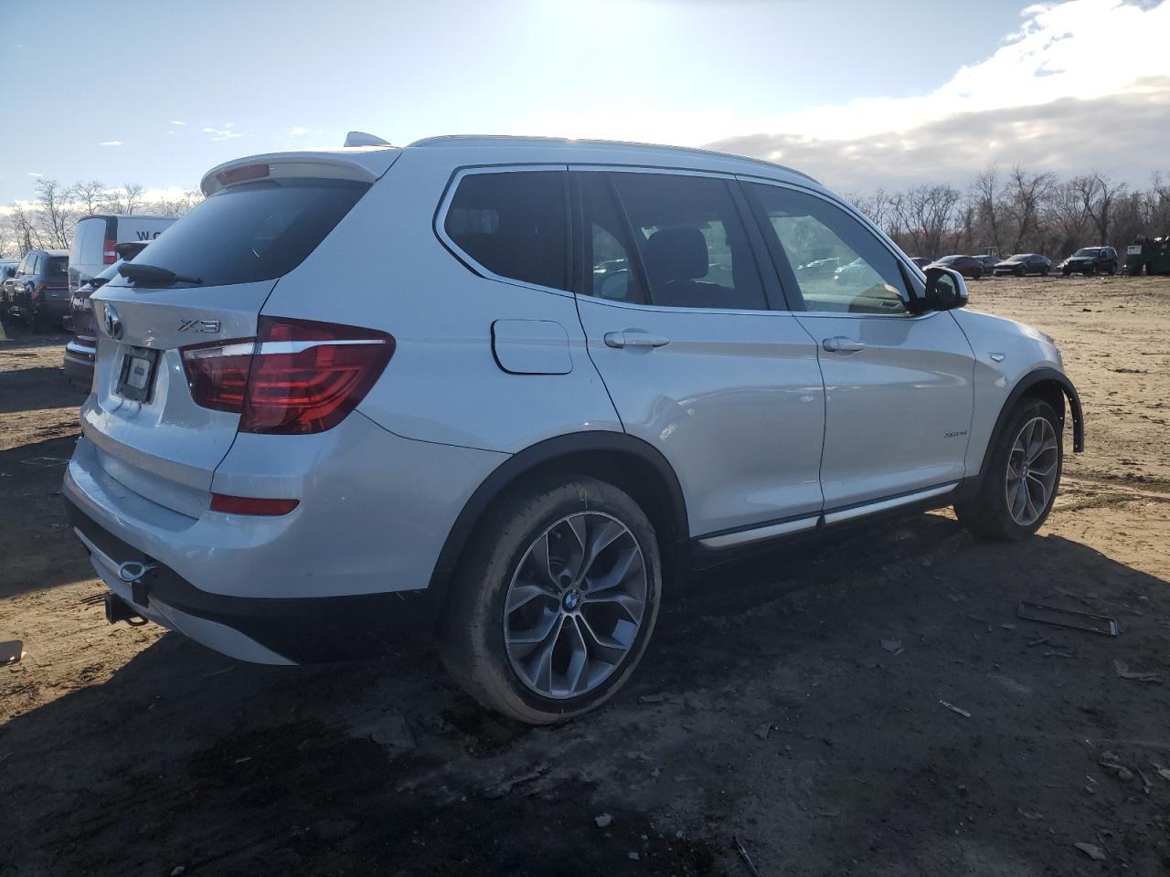 Photo 2 VIN: 5UXWX9C5XF0D57326 - BMW X3 