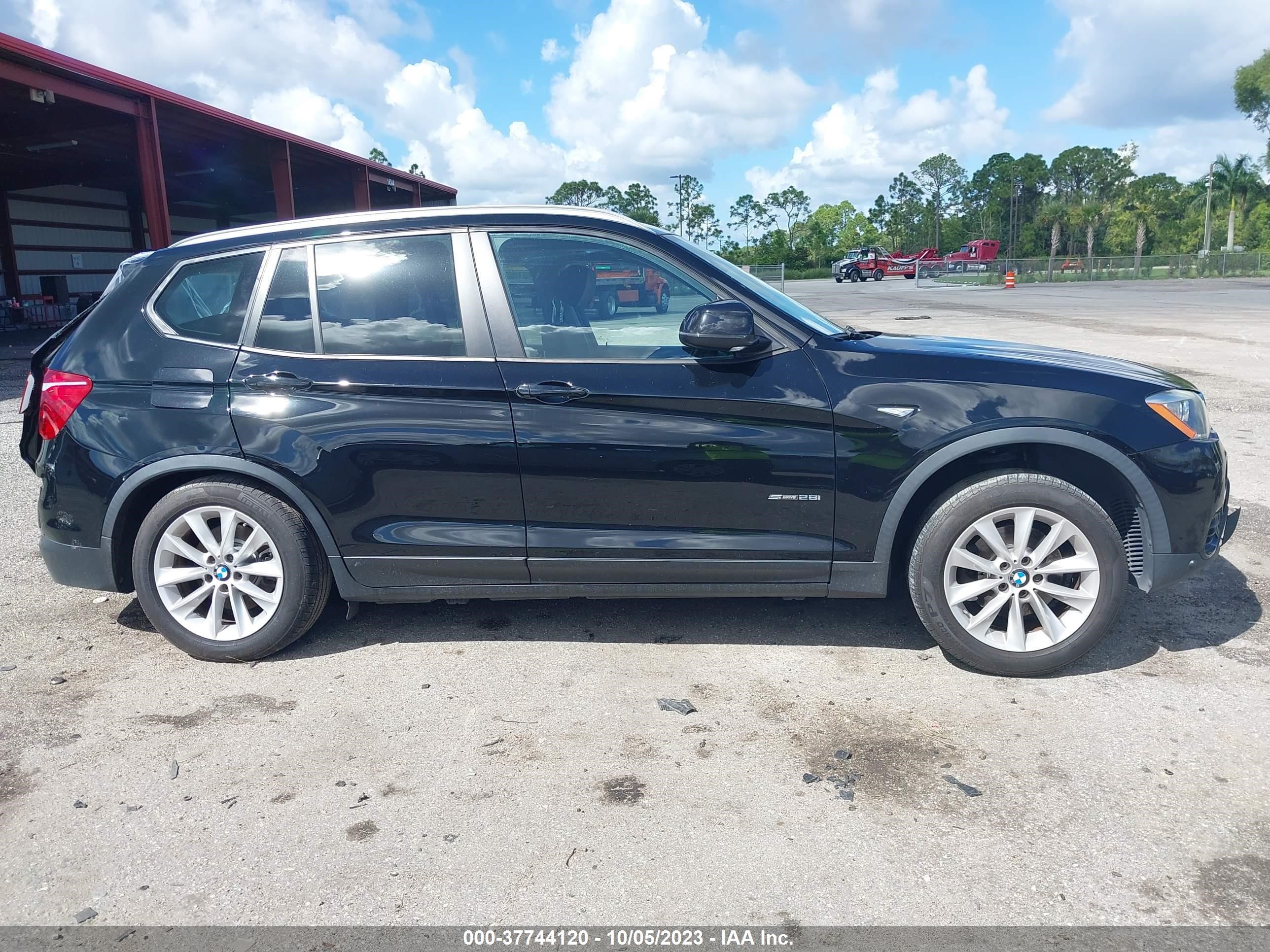 Photo 12 VIN: 5UXWZ7C3XH0X40924 - BMW X3 