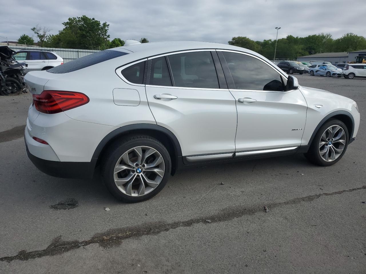 Photo 2 VIN: 5UXXW3C51G0R21707 - BMW X4 