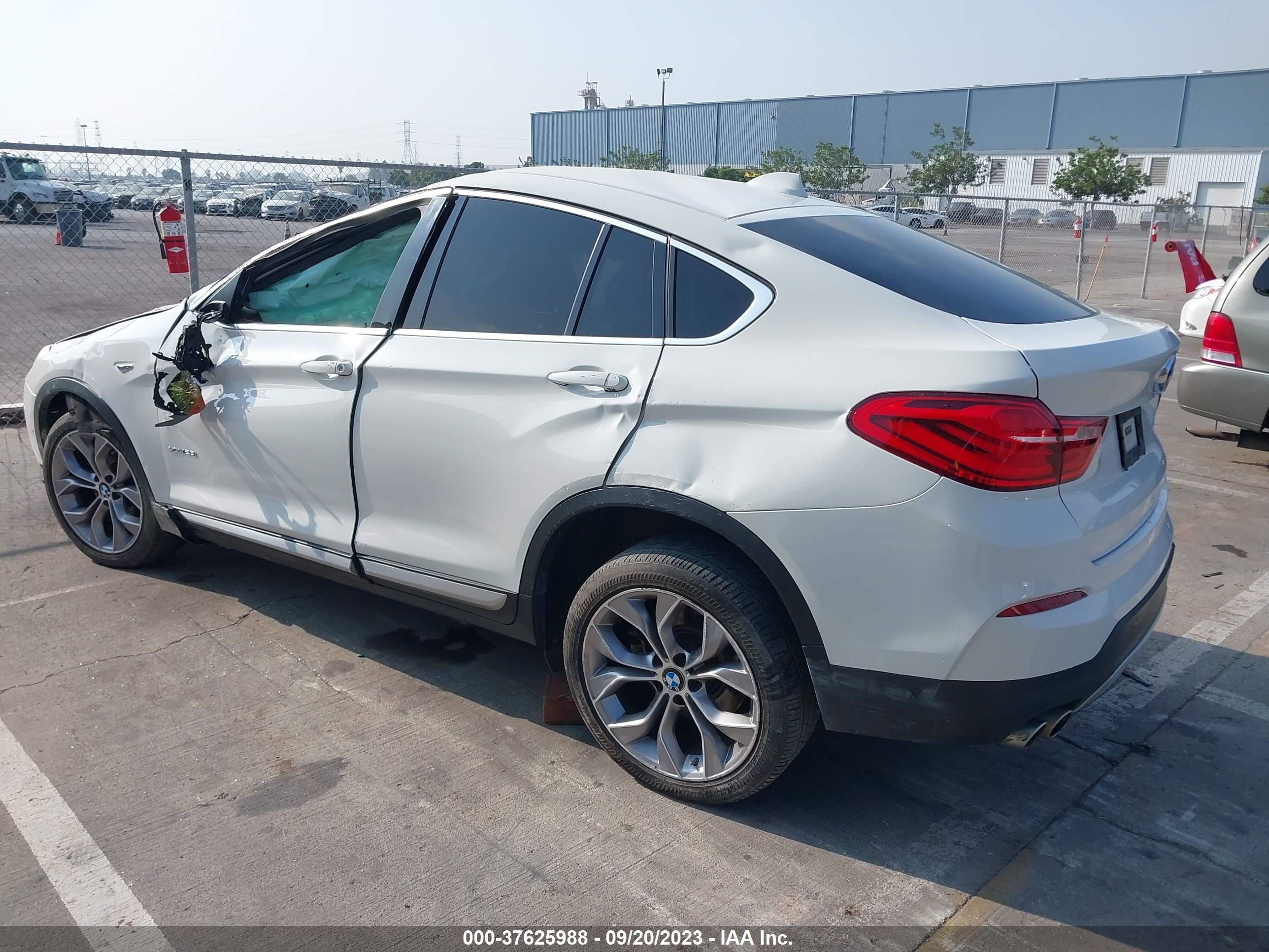 Photo 2 VIN: 5UXXW3C53J0Y66460 - BMW X4 