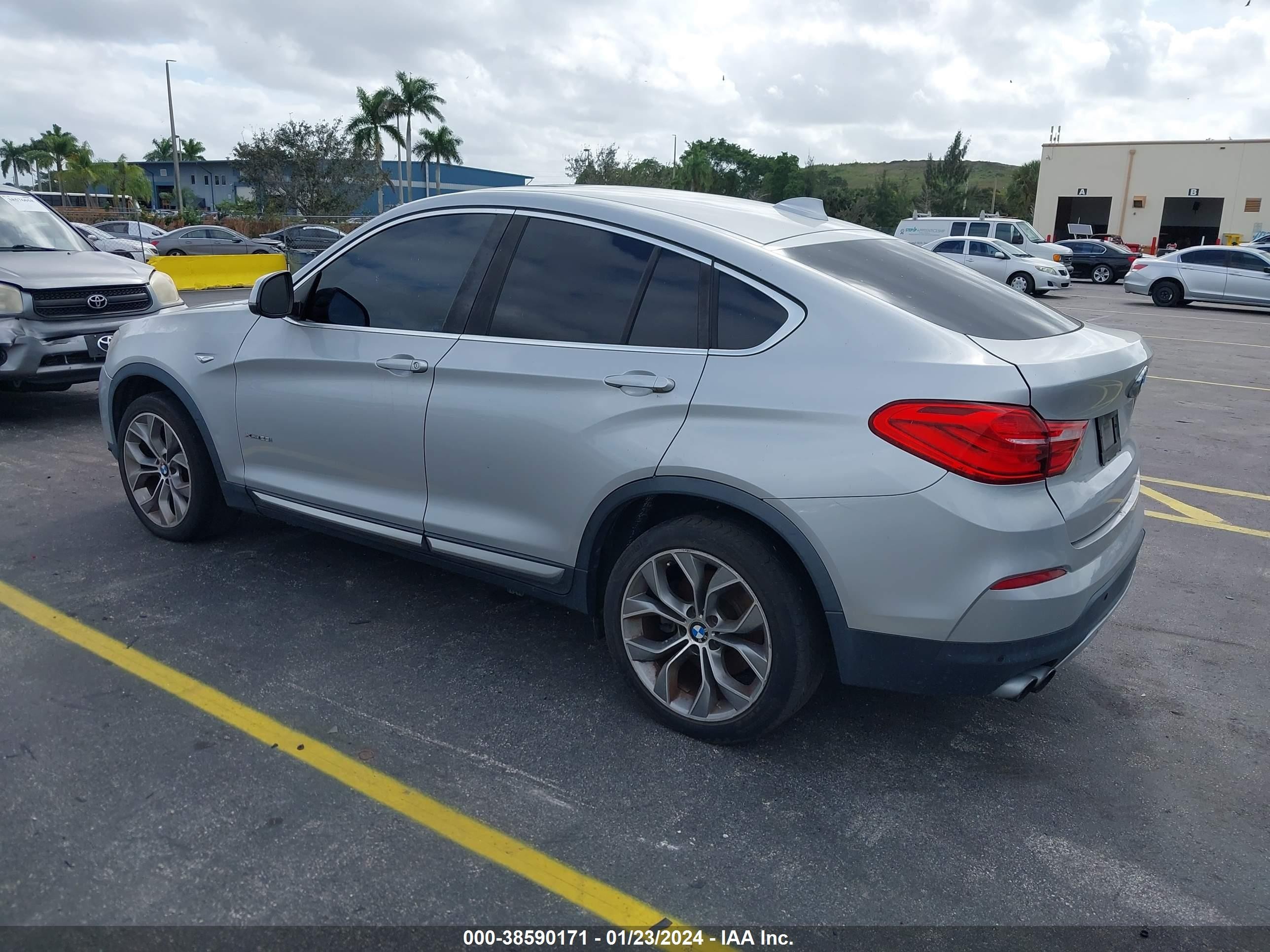 Photo 2 VIN: 5UXXW3C57G0R22408 - BMW X4 