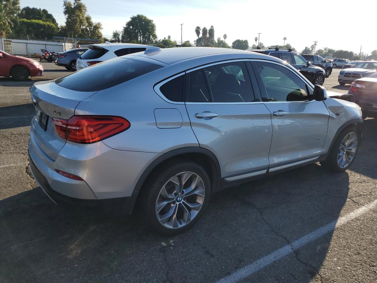 Photo 2 VIN: 5UXXW3C57J0T81478 - BMW X4 