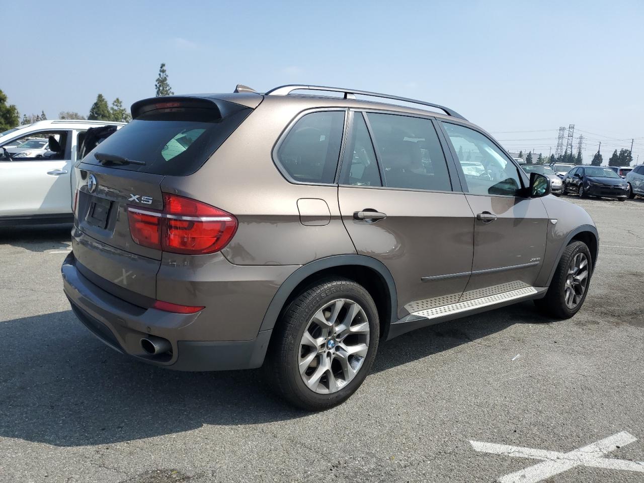 Photo 2 VIN: 5UXZV4C52CL748032 - BMW X5 