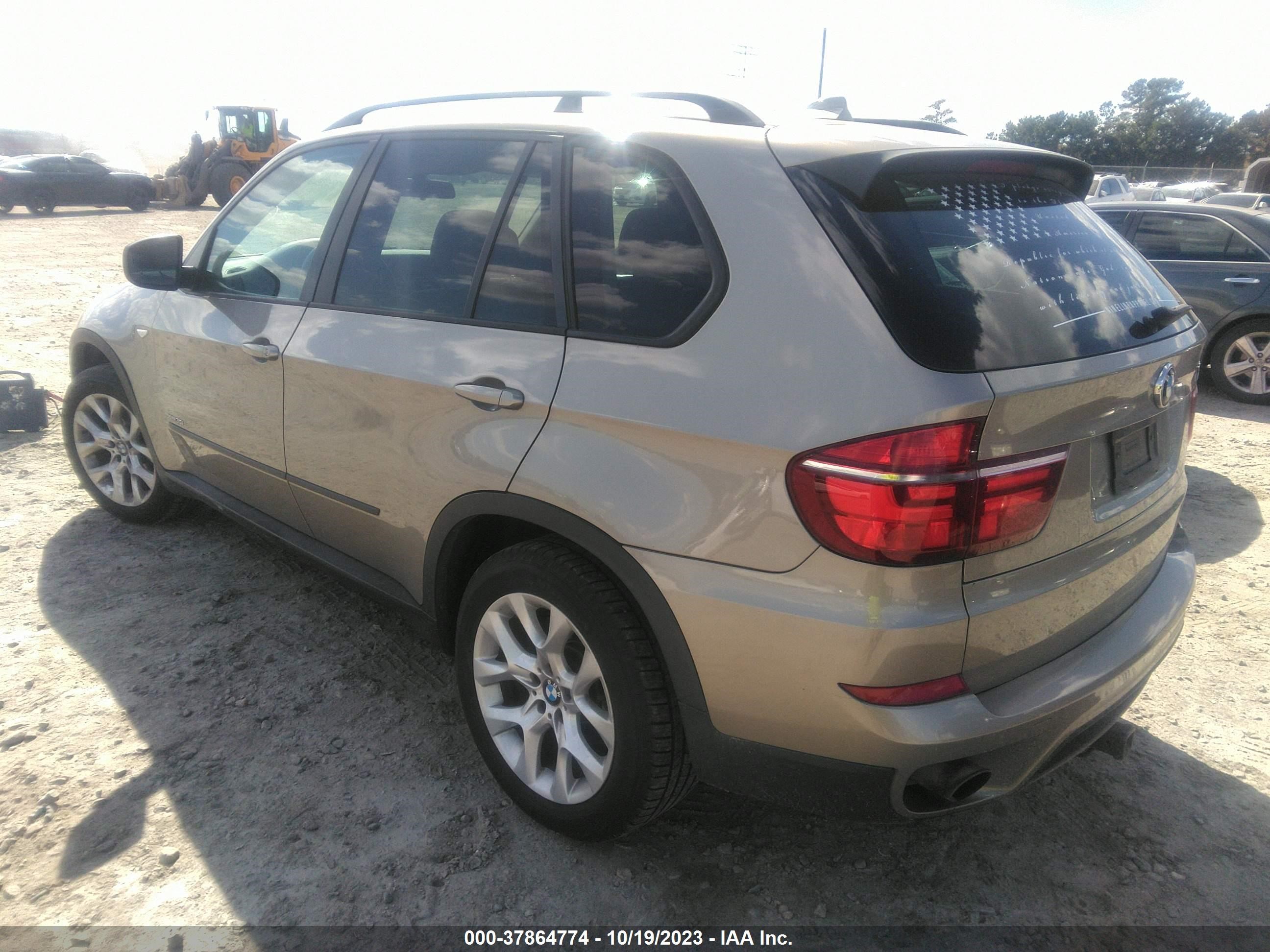 Photo 2 VIN: 5UXZV4C53BL738303 - BMW X5 