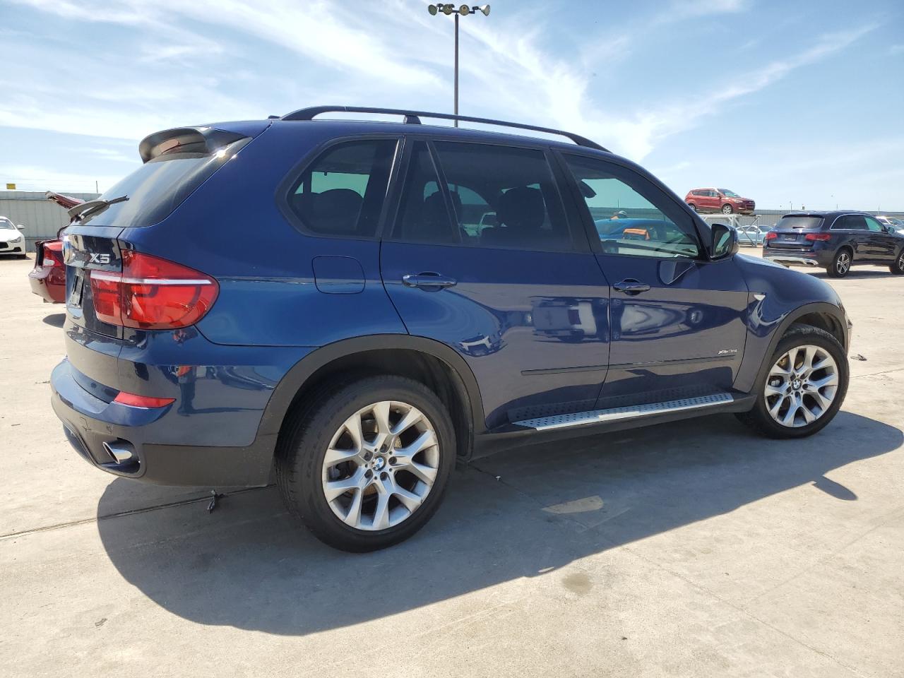 Photo 2 VIN: 5UXZV4C53BL743310 - BMW X5 