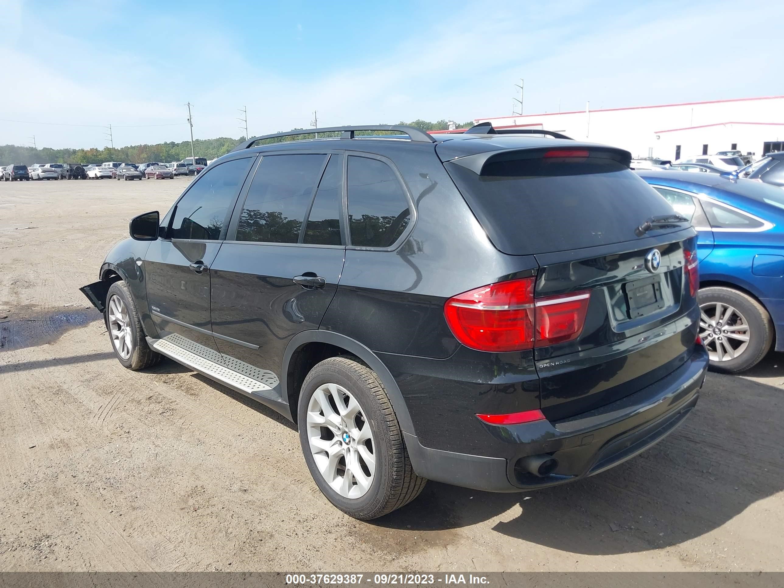 Photo 2 VIN: 5UXZV4C5XBL415446 - BMW X5 