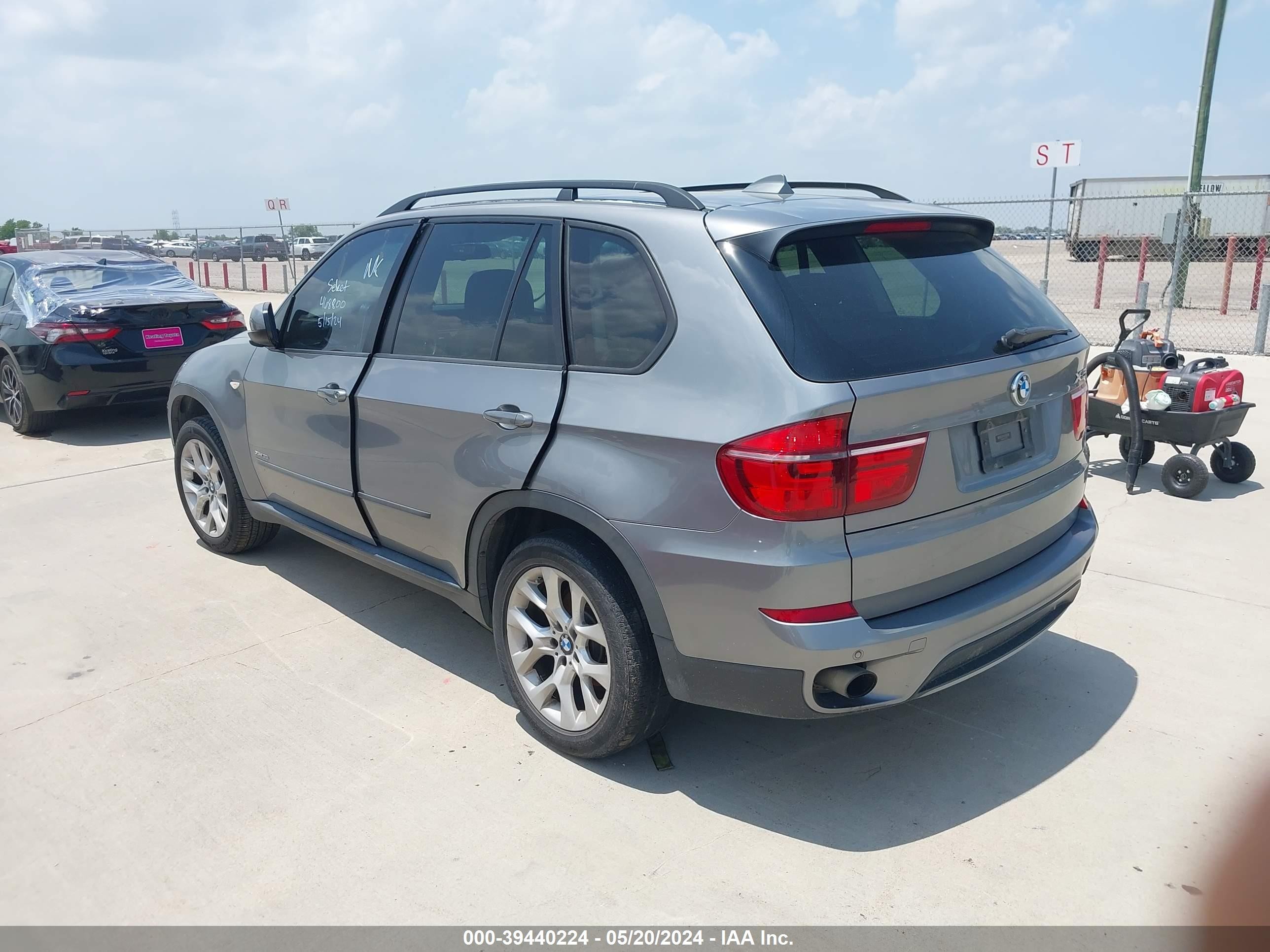 Photo 2 VIN: 5UXZV4C5XCL751101 - BMW X5 