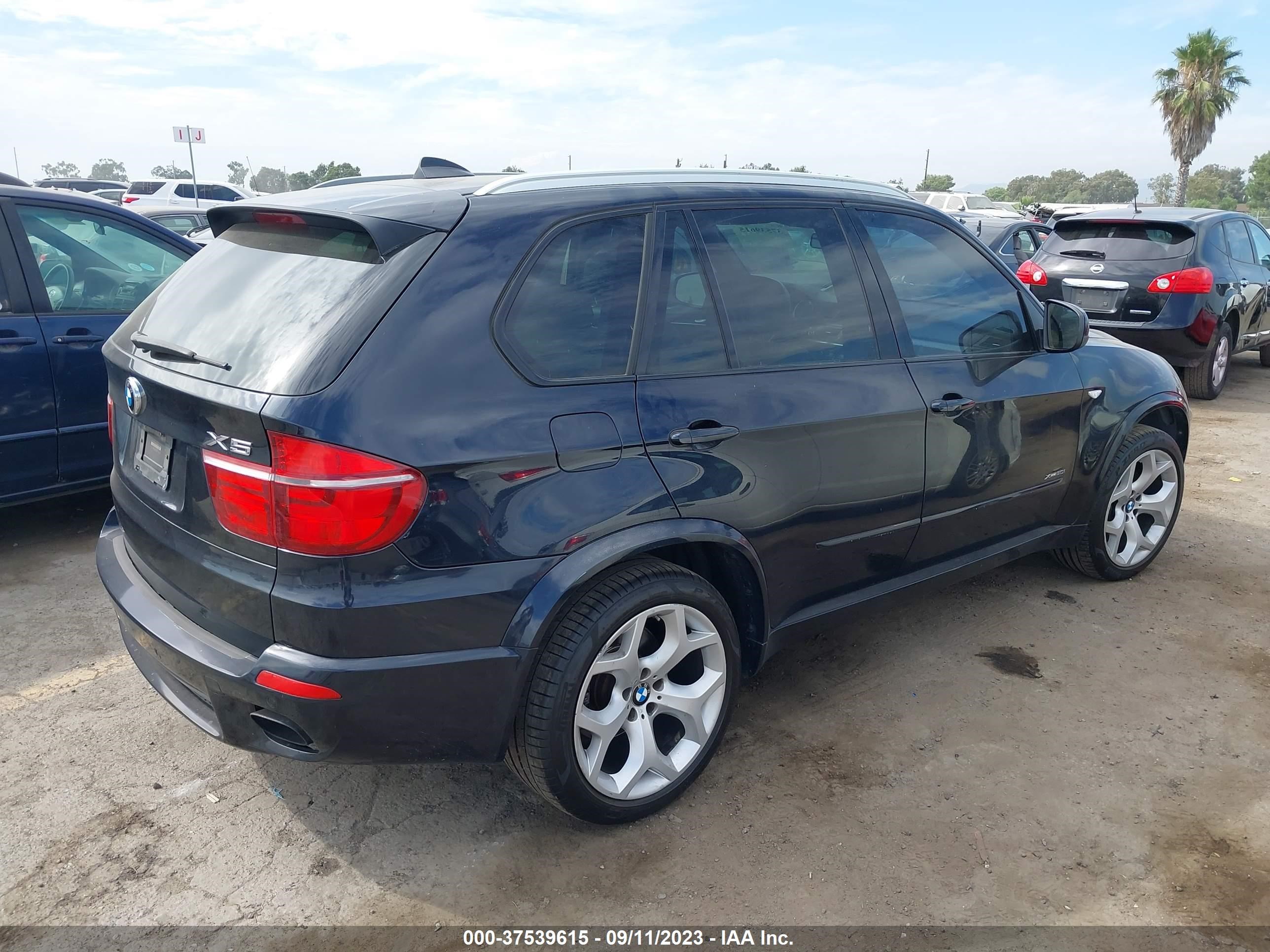 Photo 3 VIN: 5UXZV8C59BL417731 - BMW X5 