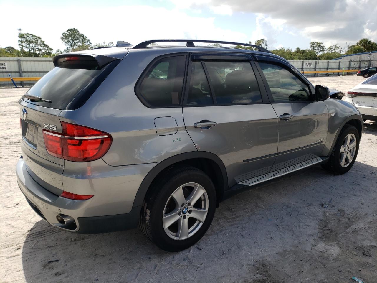 Photo 2 VIN: 5UXZW0C50CL667066 - BMW X5 