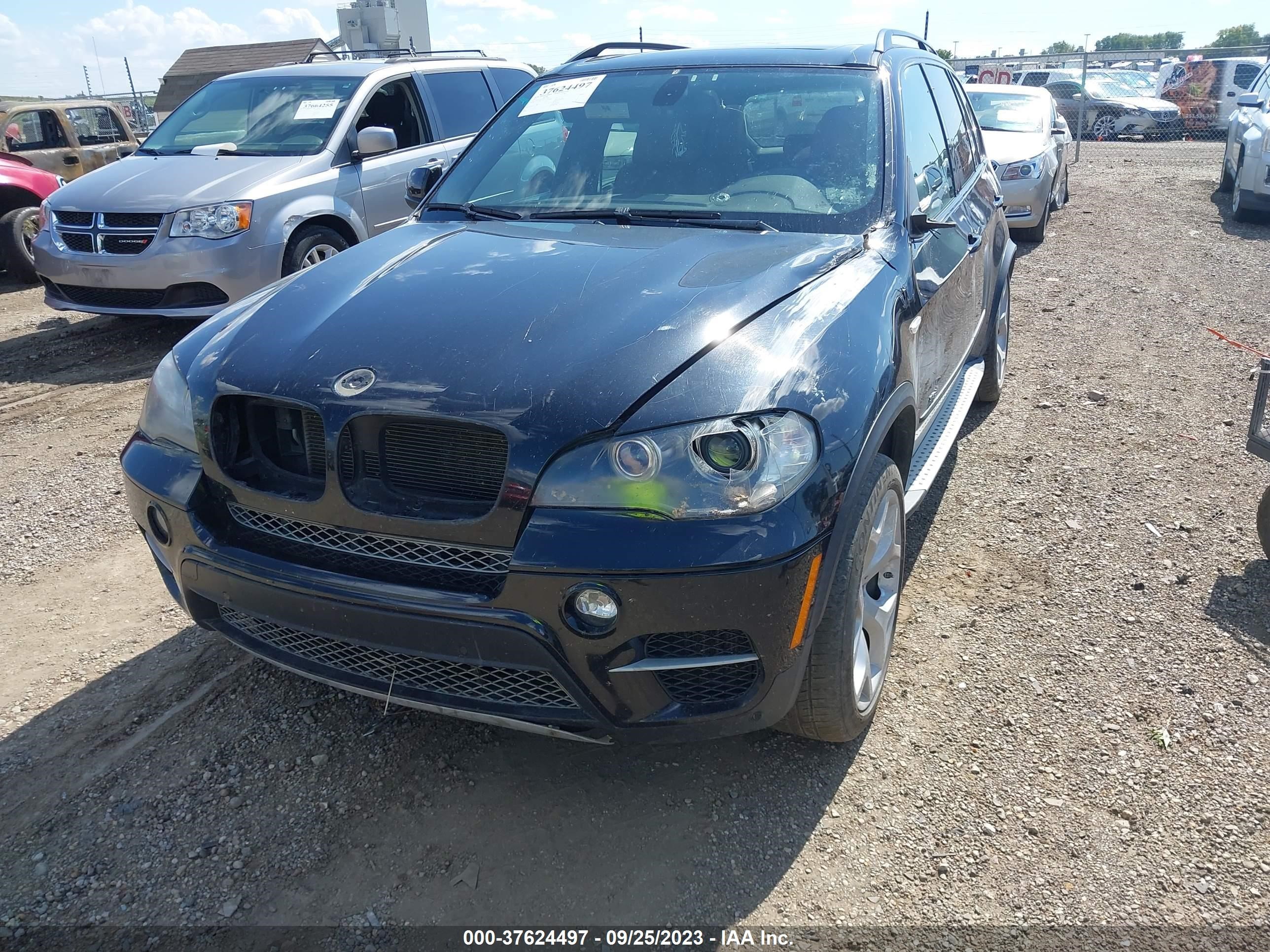 Photo 1 VIN: 5UXZW0C5XBL371986 - BMW X5 