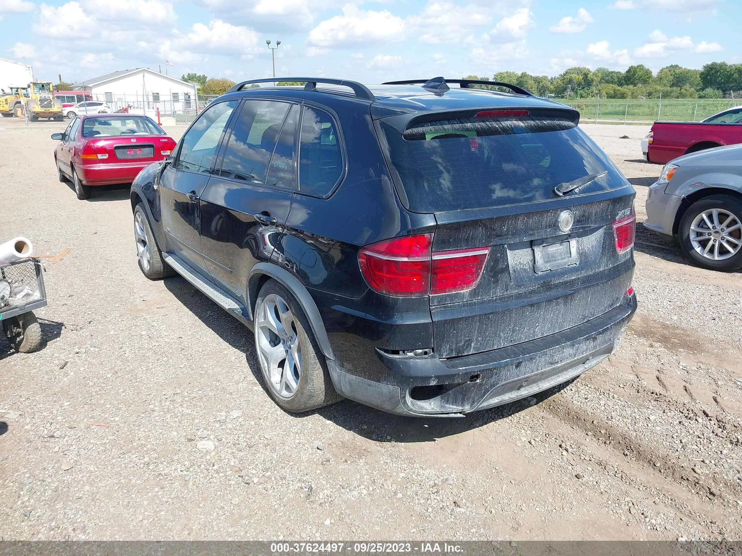 Photo 2 VIN: 5UXZW0C5XBL371986 - BMW X5 