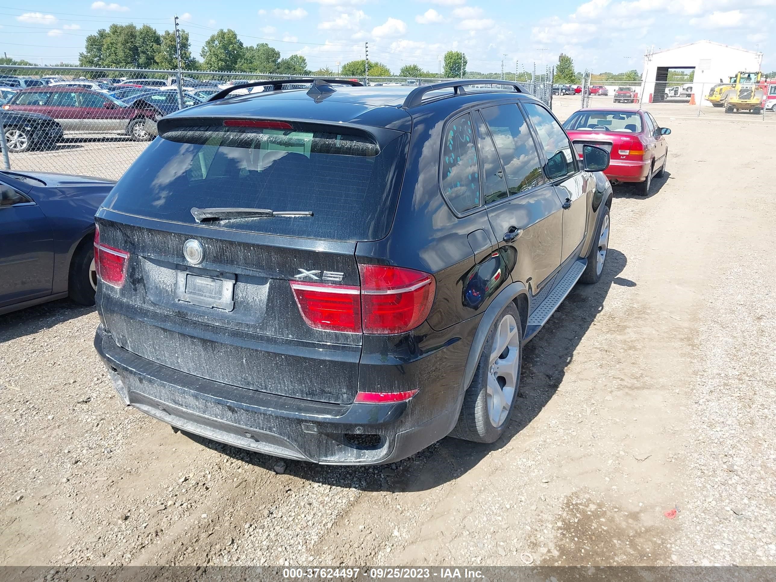 Photo 3 VIN: 5UXZW0C5XBL371986 - BMW X5 