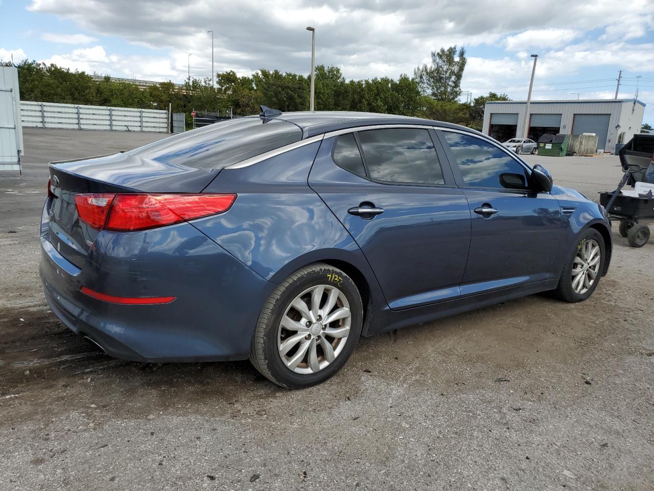 Photo 2 VIN: 5XXGM4A70FG477122 - KIA OPTIMA 