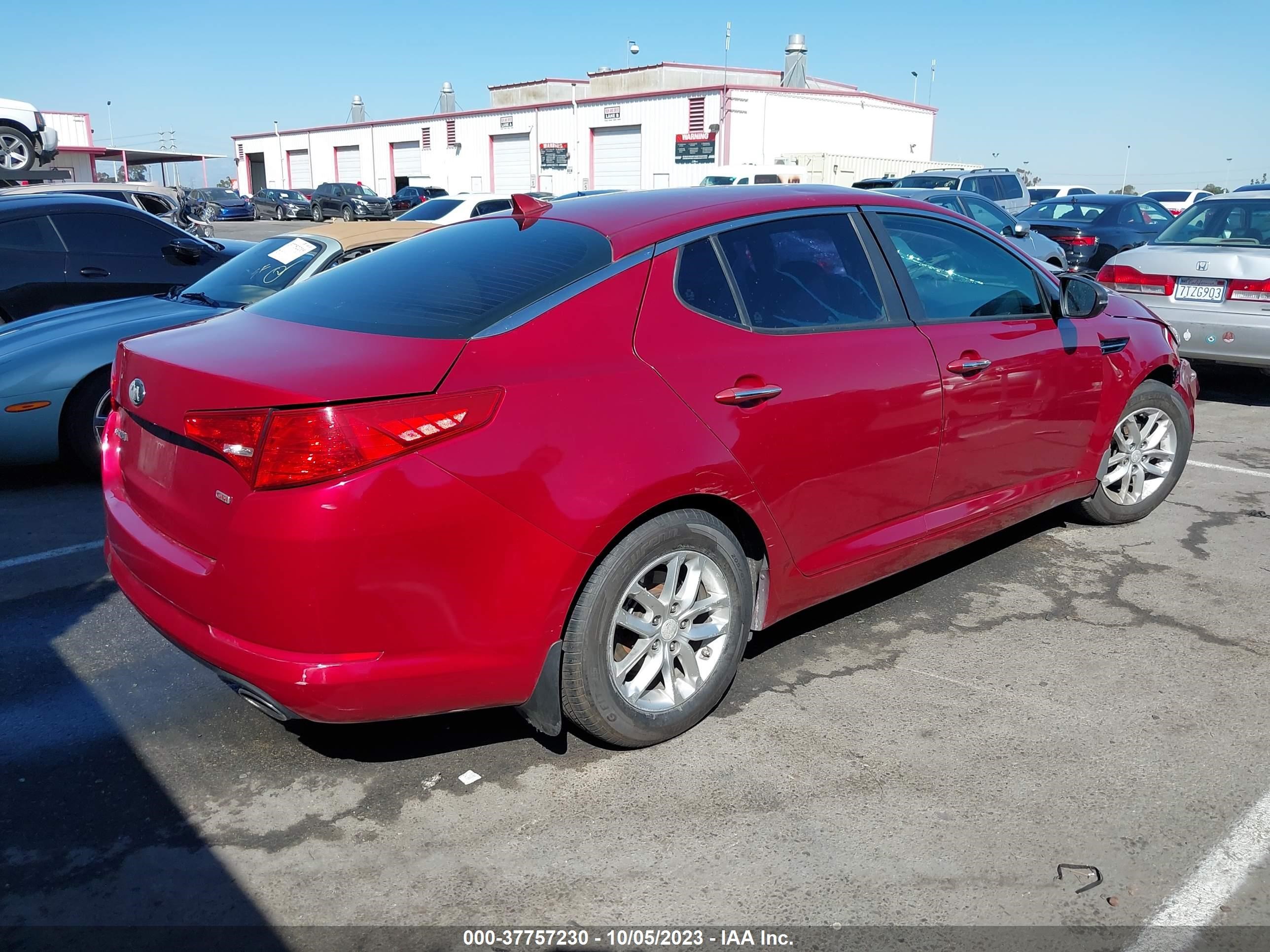 Photo 3 VIN: 5XXGM4A71DG177831 - KIA OPTIMA 