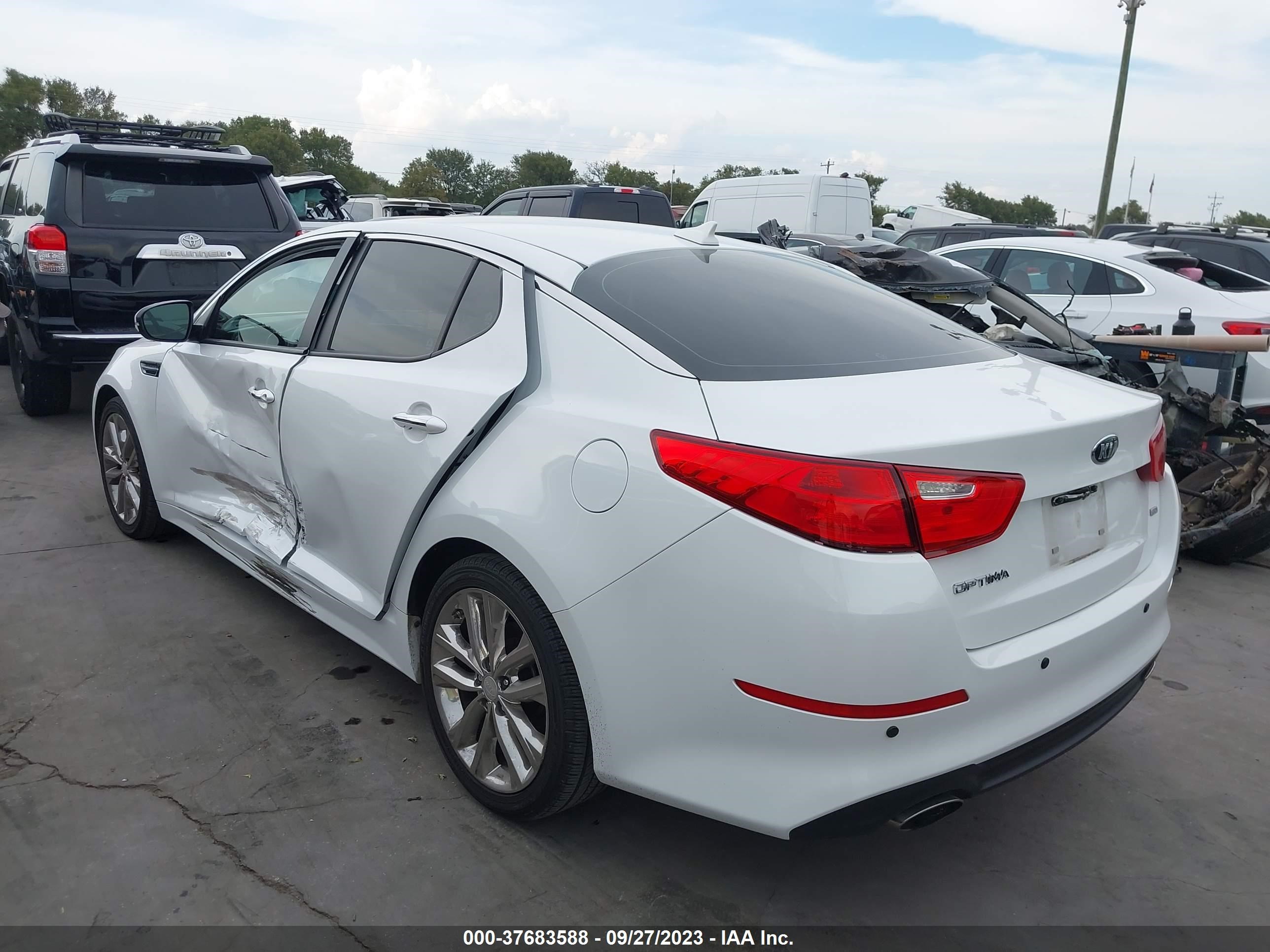 Photo 2 VIN: 5XXGM4A71EG273542 - KIA OPTIMA 