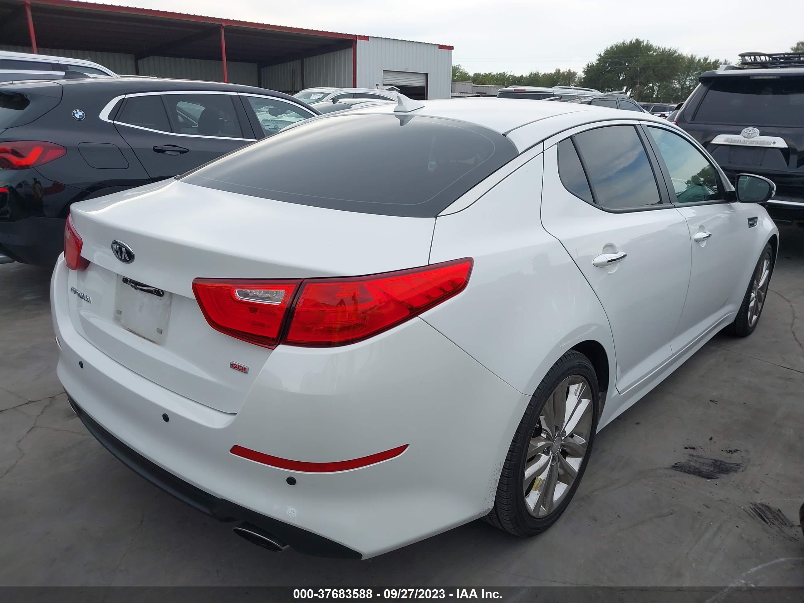 Photo 3 VIN: 5XXGM4A71EG273542 - KIA OPTIMA 