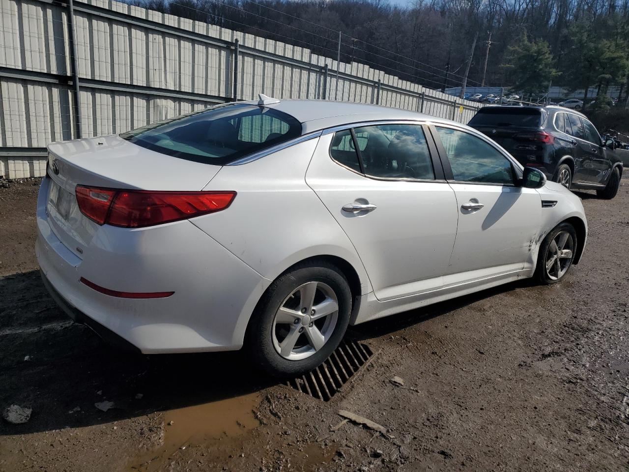 Photo 2 VIN: 5XXGM4A71EG329849 - KIA OPTIMA 