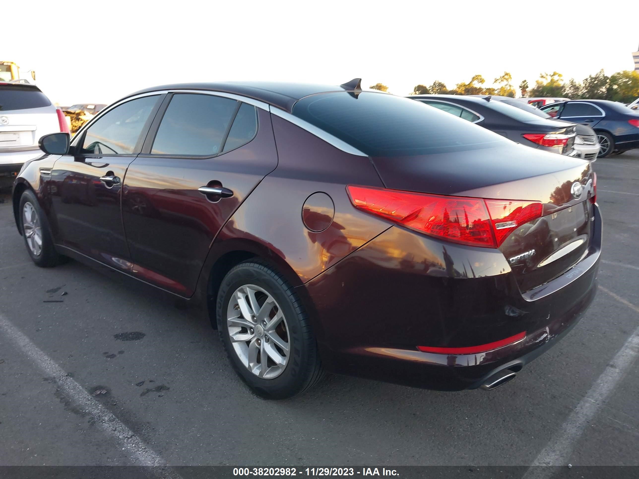 Photo 2 VIN: 5XXGM4A73DG102063 - KIA OPTIMA 