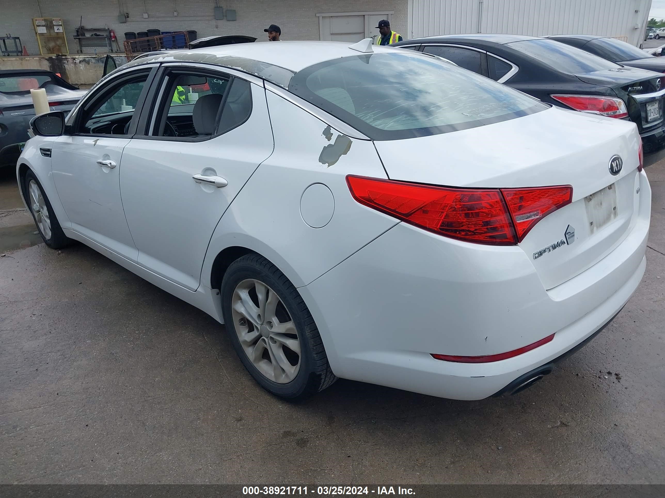 Photo 2 VIN: 5XXGM4A73DG207265 - KIA OPTIMA 