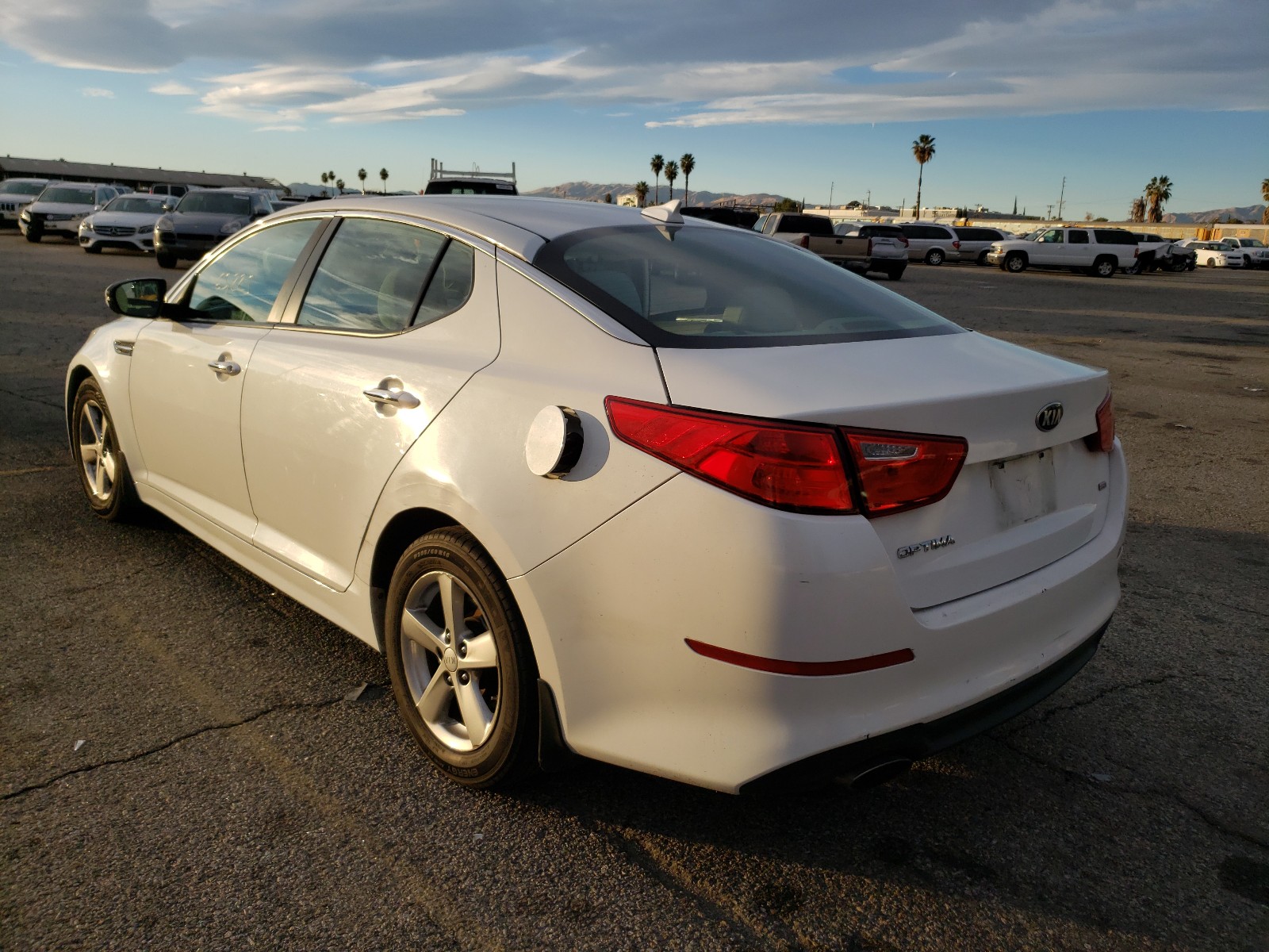 Photo 2 VIN: 5XXGM4A73FG467474 - KIA OPTIMA LX 